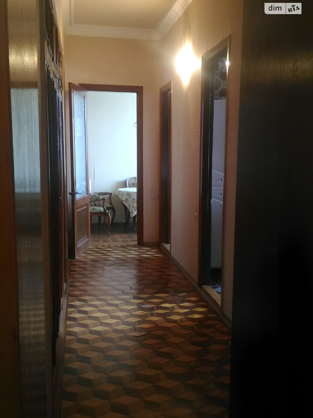 Продаж чотирикімнатної квартири в Одесі, на пров. Банний, район Молдаванка фото 1 Продаж чотирикімнатної квартири в Одесі, на пров. Банний, район Молдаванка фото 1