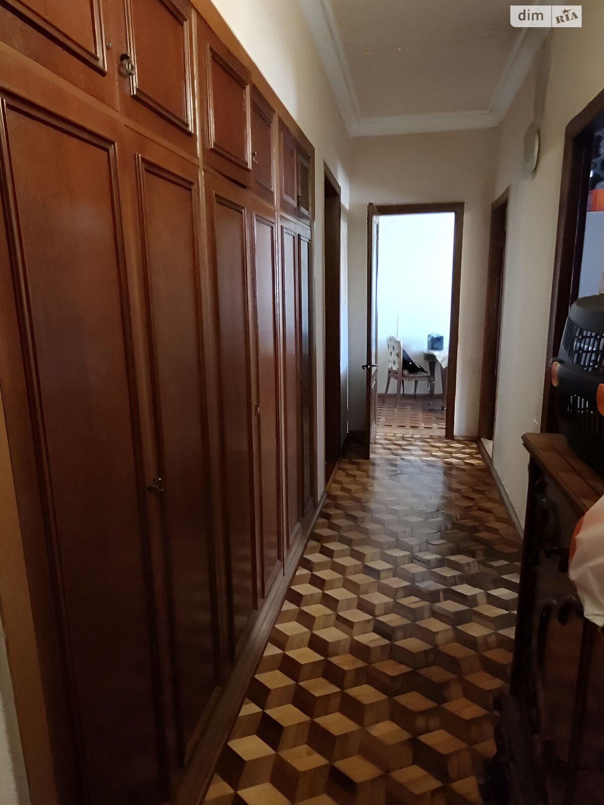 Продаж чотирикімнатної квартири в Одесі, на пров. Банний, район Молдаванка фото 1 Продаж чотирикімнатної квартири в Одесі, на пров. Банний, район Молдаванка фото 1