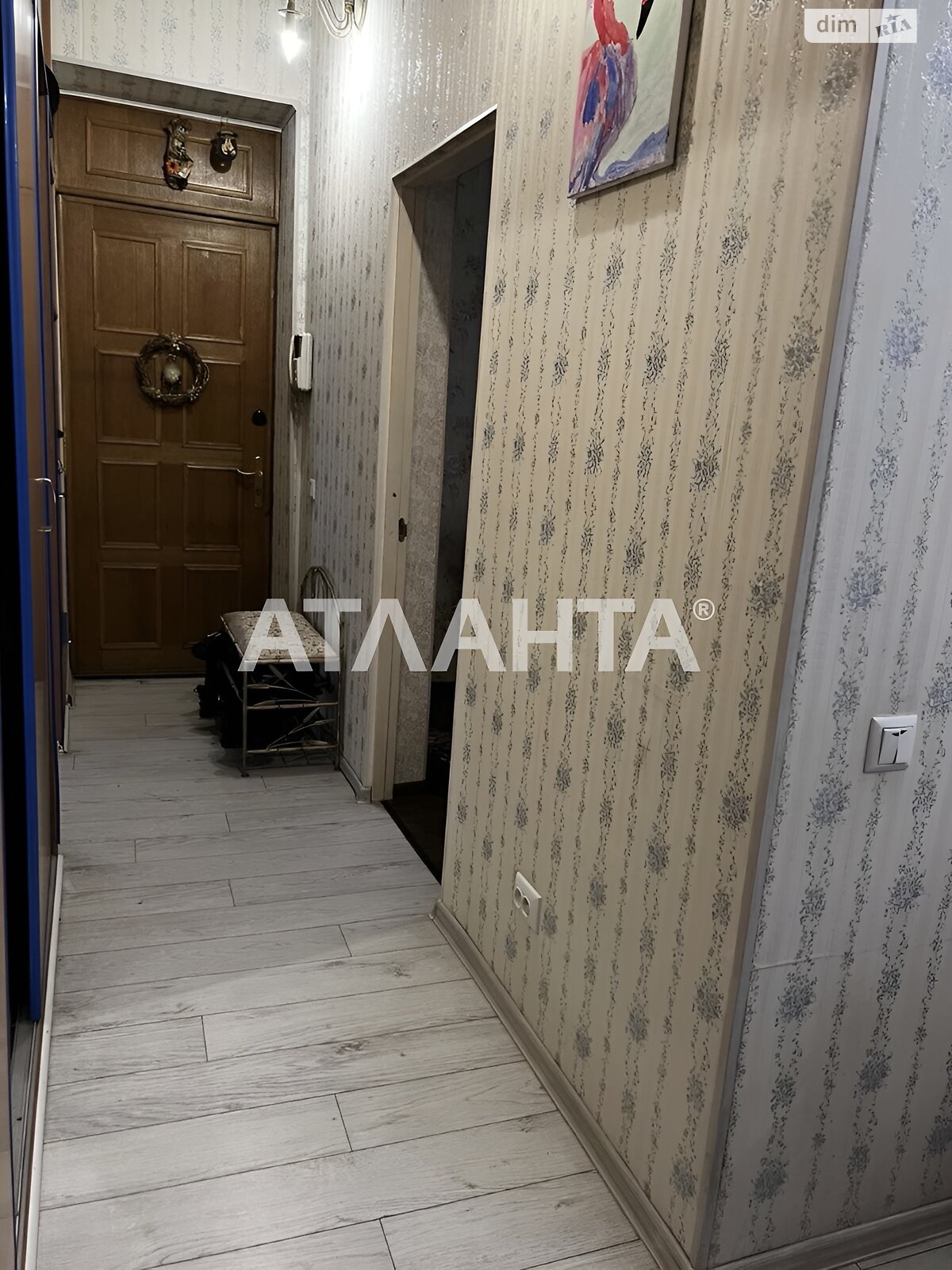 Продаж трикімнатної квартири в Одесі, на вул. Богдана Хмельницького, район Молдаванка фото 1 Продаж трикімнатної квартири в Одесі, на вул. Богдана Хмельницького, район Молдаванка фото 1