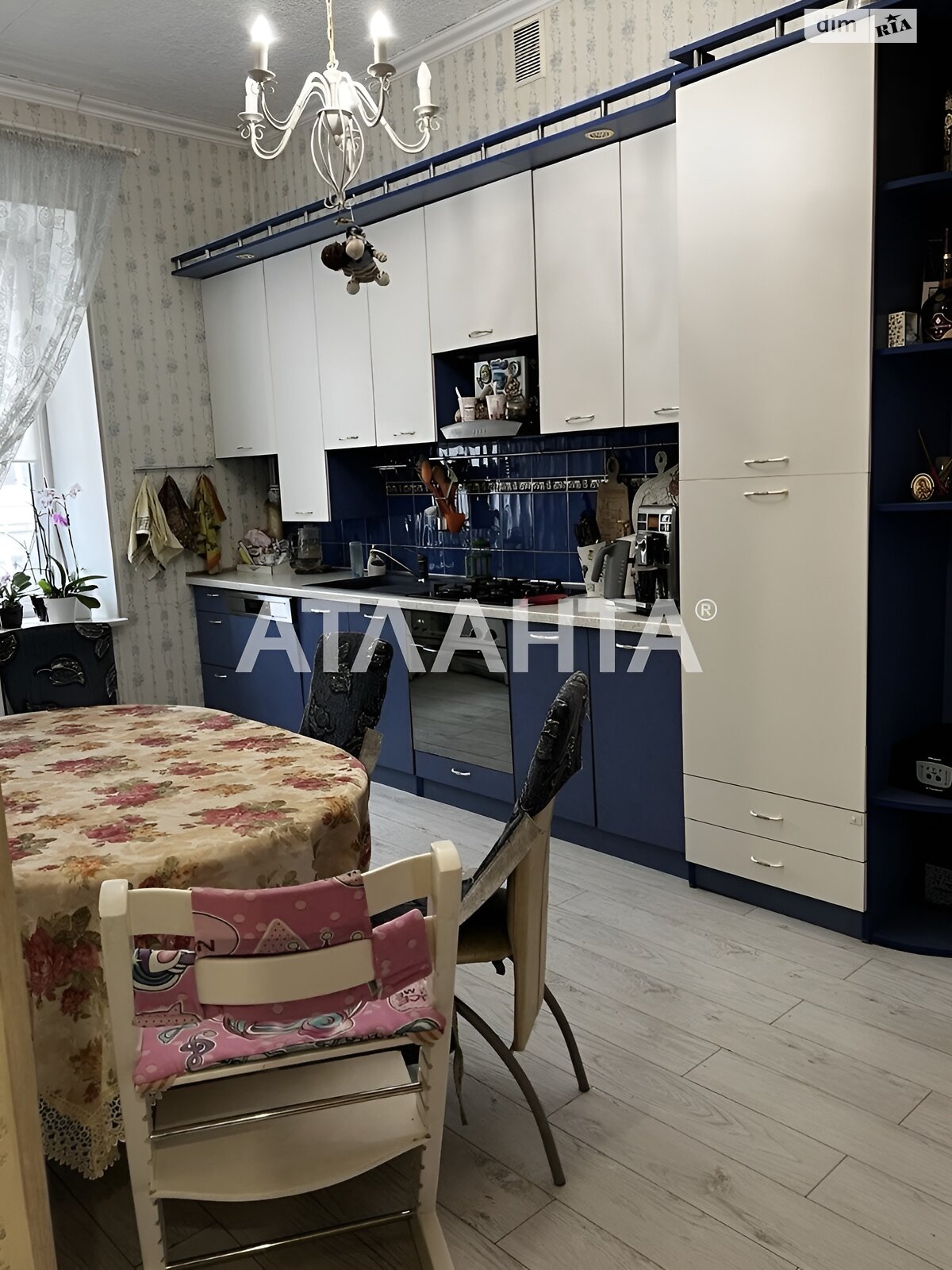 Продаж трикімнатної квартири в Одесі, на вул. Богдана Хмельницького, район Молдаванка фото 1 Продаж трикімнатної квартири в Одесі, на вул. Богдана Хмельницького, район Молдаванка фото 1