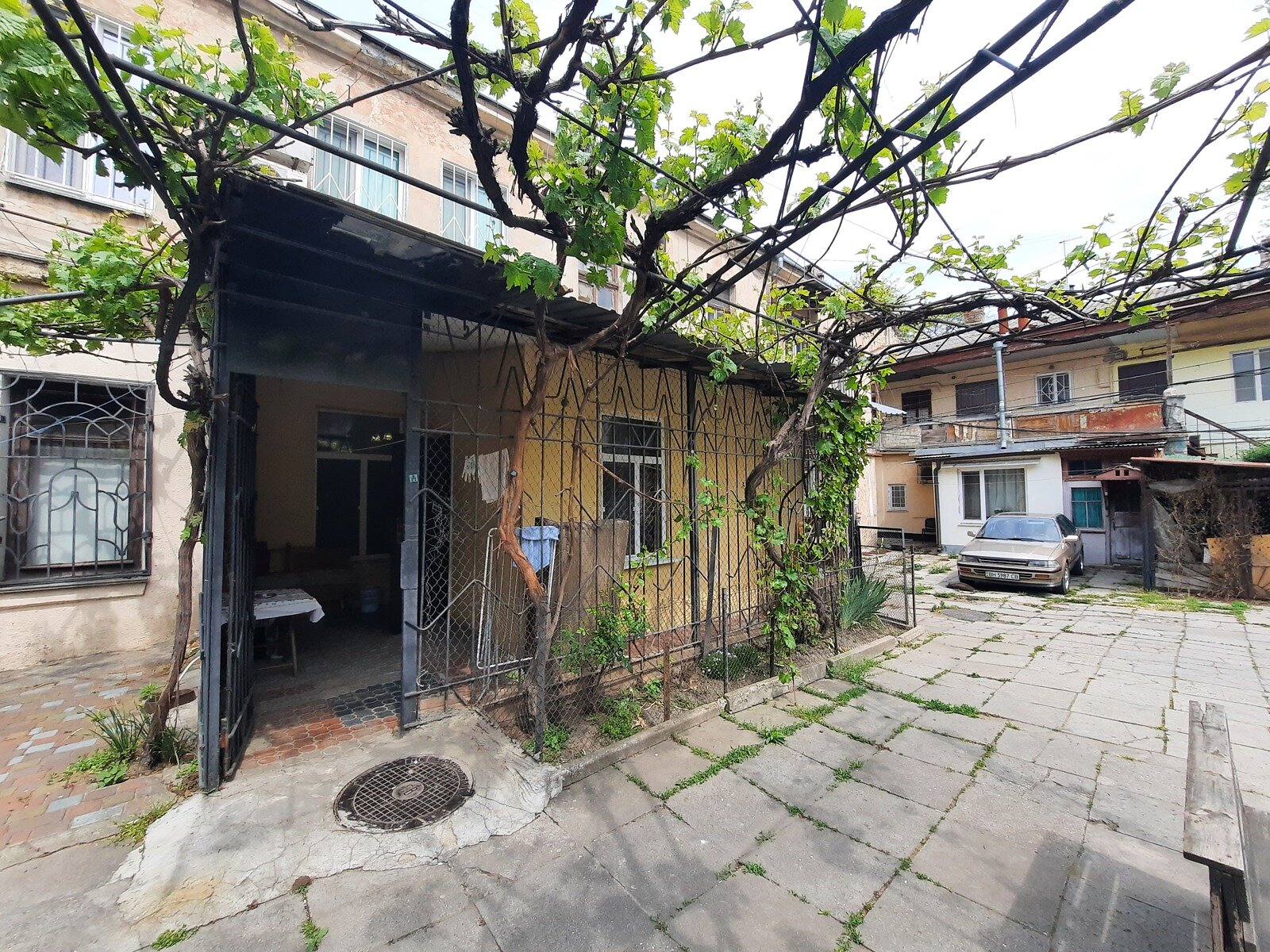 Продажа двухкомнатной квартиры в Одессе, на ул. Богдана Хмельницкого 31, район Молдаванка фото 1 Продажа двухкомнатной квартиры в Одессе, на ул. Богдана Хмельницкого 31, район Молдаванка фото 1