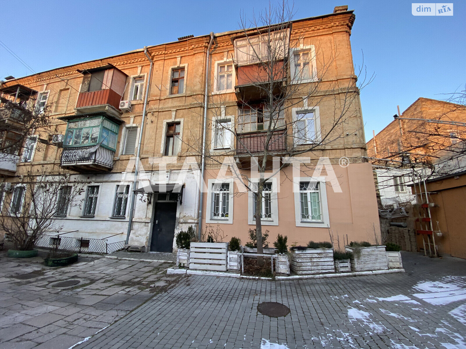 Продаж трикімнатної квартири в Одесі, на вул. Болгарська, район Молдаванка фото 1 Продаж трикімнатної квартири в Одесі, на вул. Болгарська, район Молдаванка фото 1