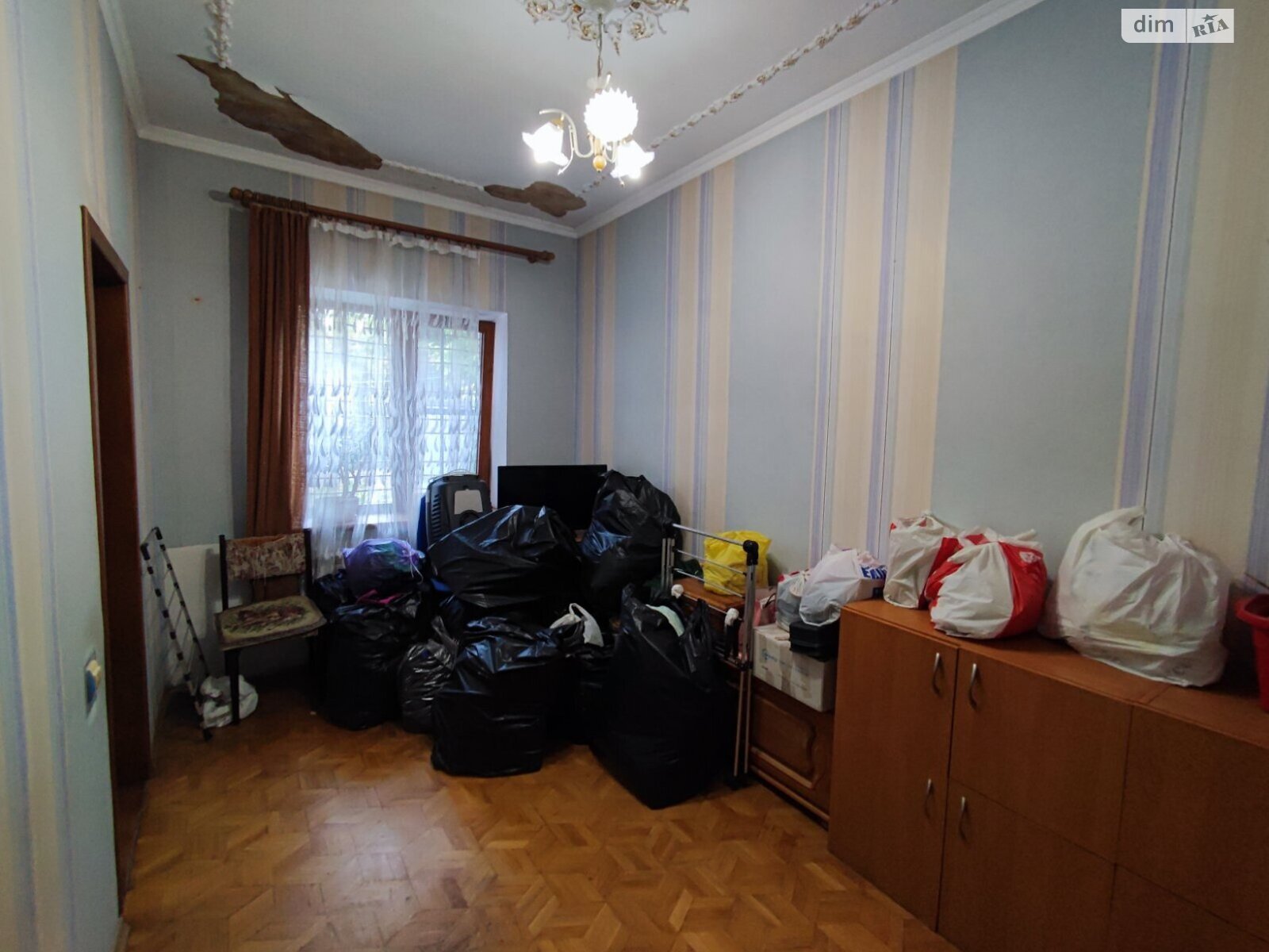 Продаж трикімнатної квартири в Одесі, на вул. Генерала Ватутіна, район Молдаванка фото 1 Продаж трикімнатної квартири в Одесі, на вул. Генерала Ватутіна, район Молдаванка фото 1