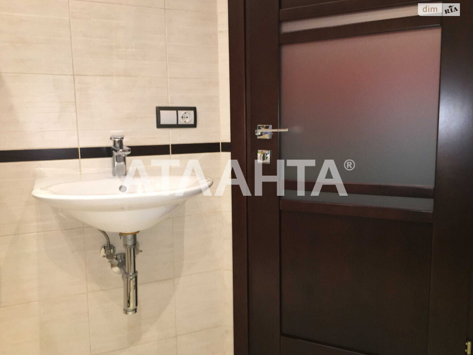 Продаж трикімнатної квартири в Одесі, на вул. Комітетська, район Молдаванка фото 1 Продаж трикімнатної квартири в Одесі, на вул. Комітетська, район Молдаванка фото 1