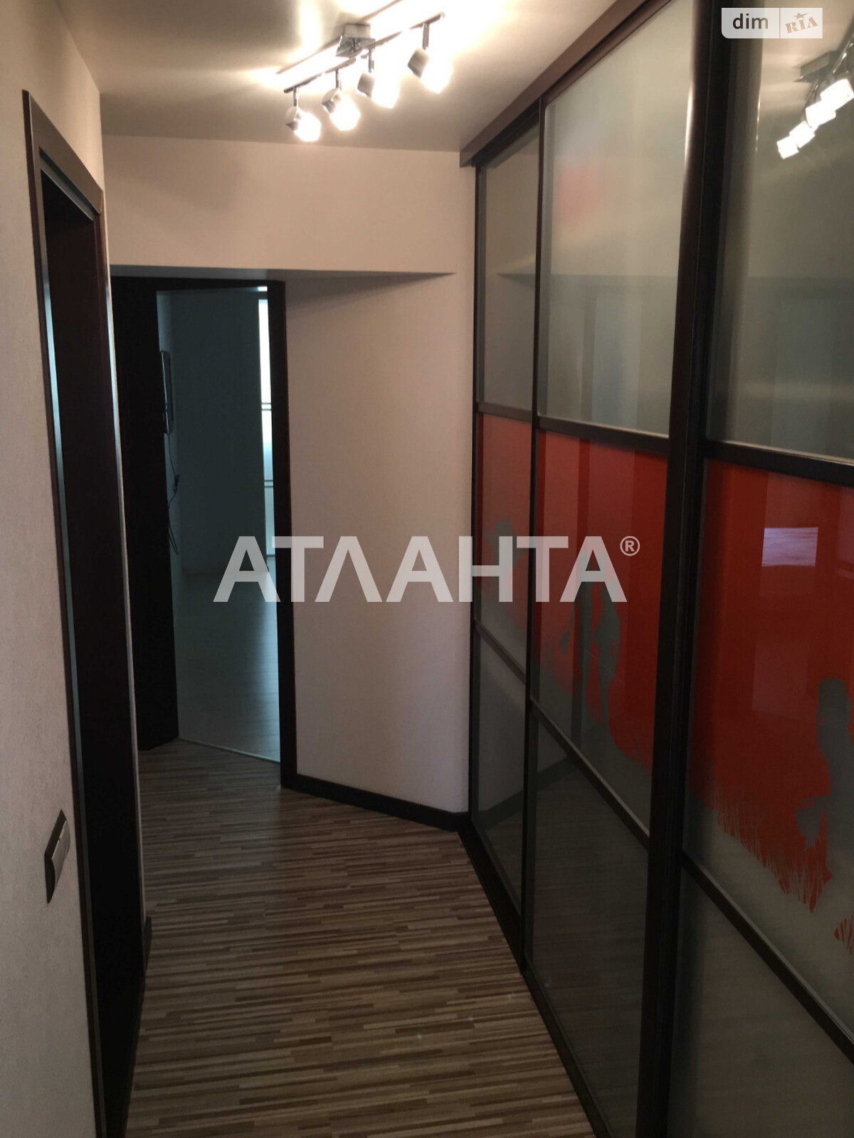 Продаж трикімнатної квартири в Одесі, на вул. Комітетська, район Молдаванка фото 1 Продаж трикімнатної квартири в Одесі, на вул. Комітетська, район Молдаванка фото 1