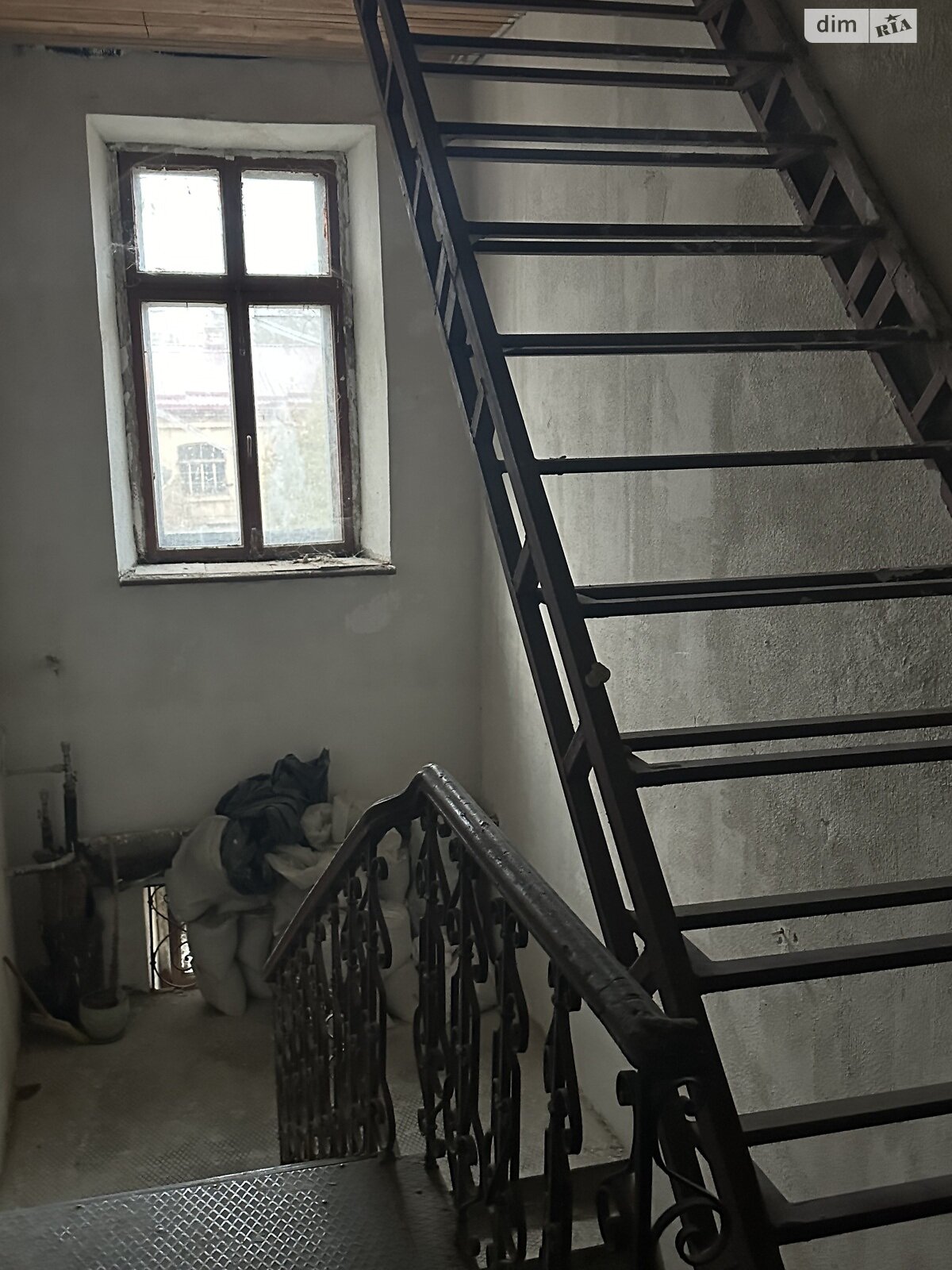Продажа пятикомнатной квартиры в Одессе, на ул. Серова, район Молдаванка фото 1 Продажа пятикомнатной квартиры в Одессе, на ул. Серова, район Молдаванка фото 1