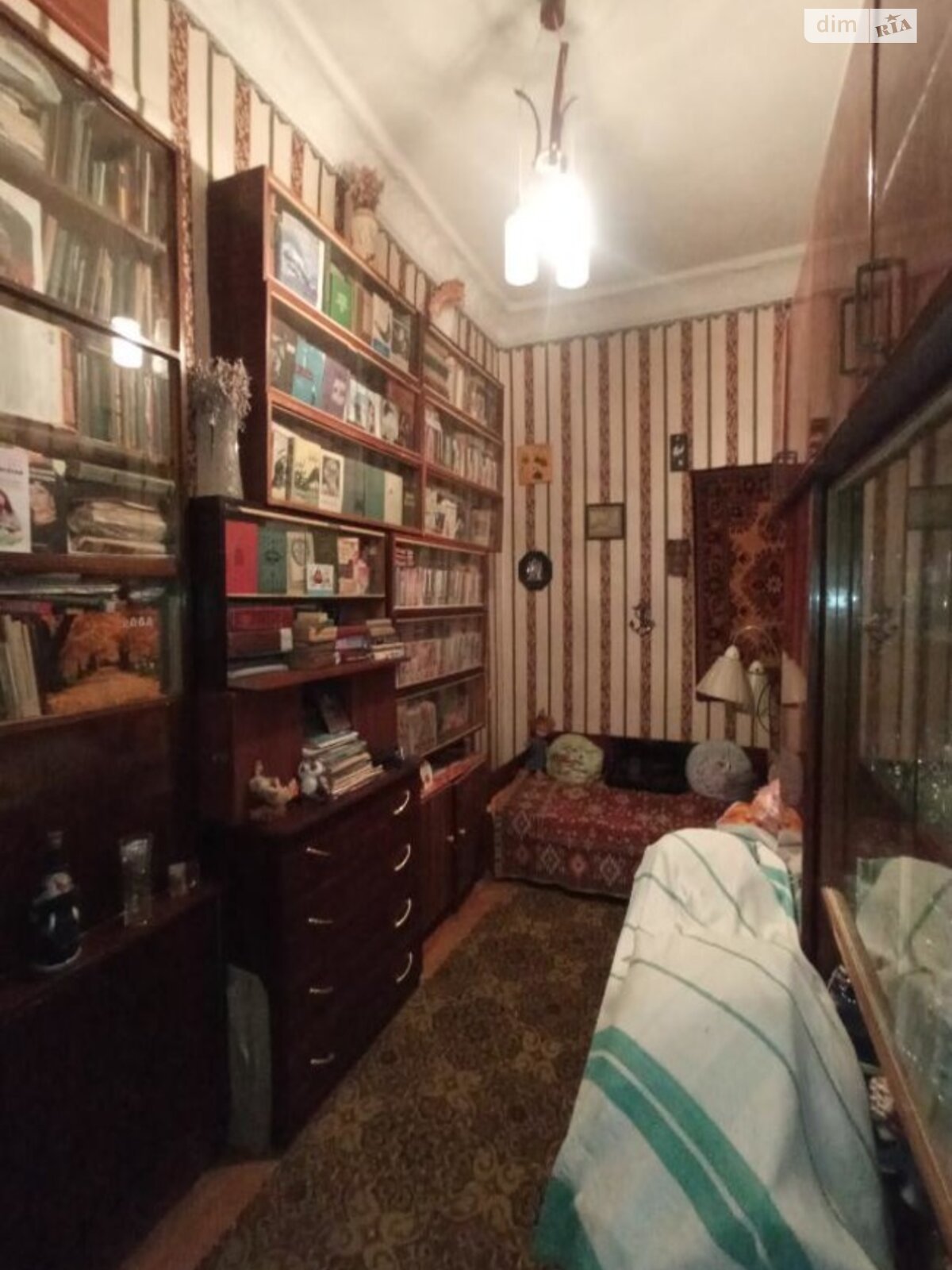 Продажа четырехкомнатной квартиры в Одессе, на ул. Средняя 10, район Молдаванка фото 1 Продажа четырехкомнатной квартиры в Одессе, на ул. Средняя 10, район Молдаванка фото 1