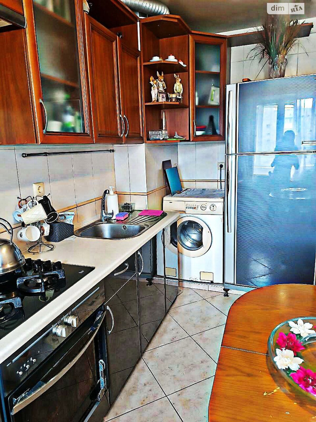 Продаж трикімнатної квартири в Одесі, на вул. Середня 61, район Молдаванка фото 1 Продаж трикімнатної квартири в Одесі, на вул. Середня 61, район Молдаванка фото 1