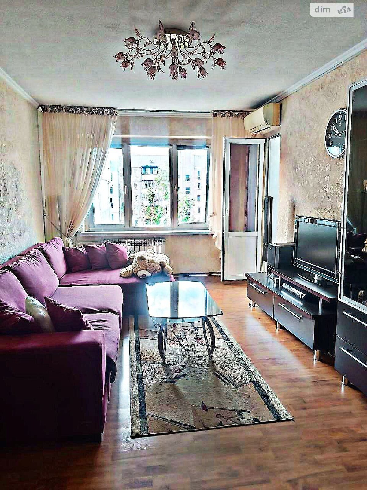 Продаж трикімнатної квартири в Одесі, на вул. Середня 61, район Молдаванка фото 1 Продаж трикімнатної квартири в Одесі, на вул. Середня 61, район Молдаванка фото 1