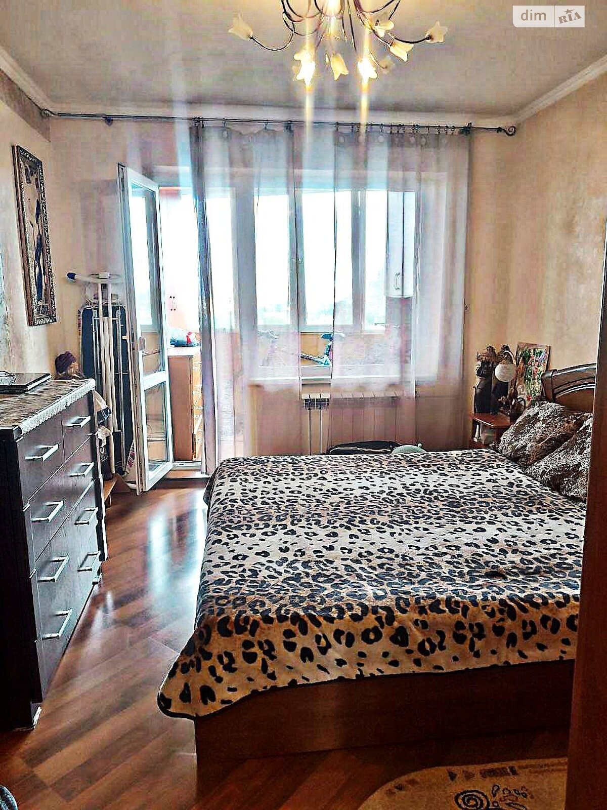 Продаж трикімнатної квартири в Одесі, на вул. Середня 61, район Молдаванка фото 1 Продаж трикімнатної квартири в Одесі, на вул. Середня 61, район Молдаванка фото 1