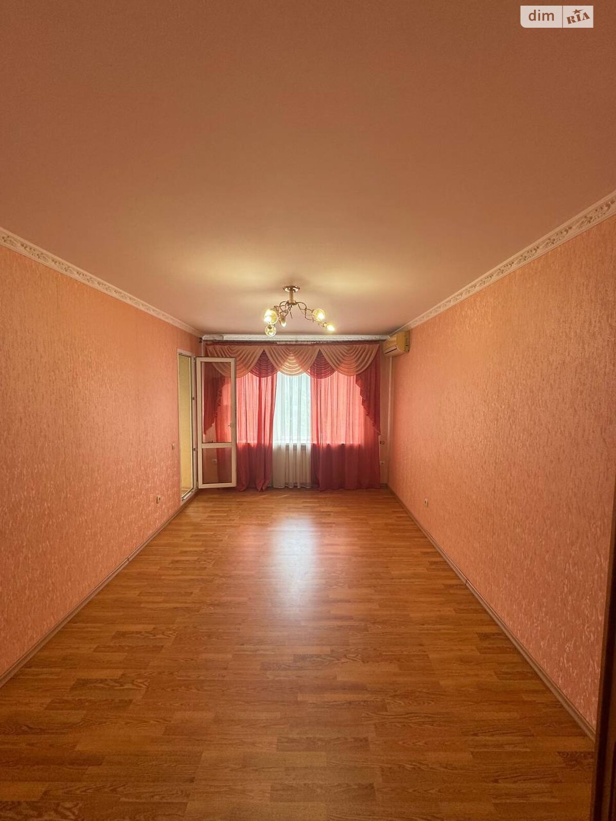Продаж трикімнатної квартири в Одесі, на вул. Середня 61, район Молдаванка фото 1 Продаж трикімнатної квартири в Одесі, на вул. Середня 61, район Молдаванка фото 1