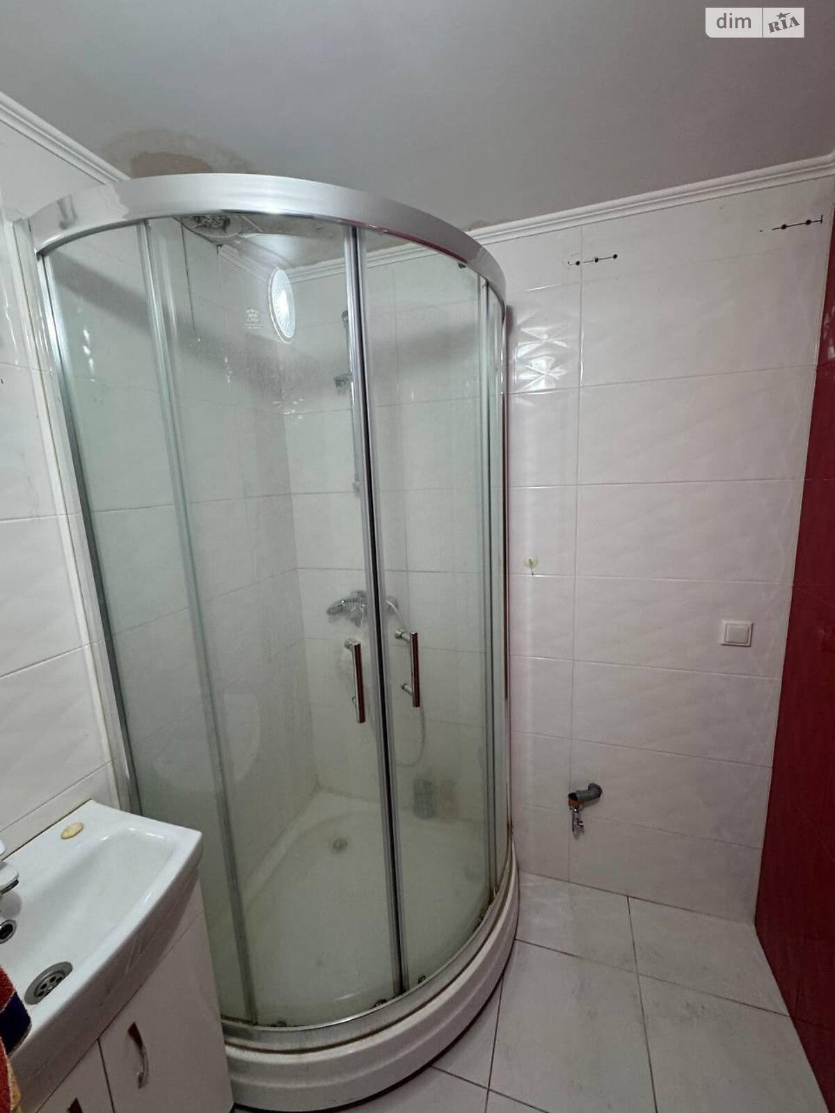 Продаж трикімнатної квартири в Одесі, на вул. Середня 61, район Молдаванка фото 1 Продаж трикімнатної квартири в Одесі, на вул. Середня 61, район Молдаванка фото 1