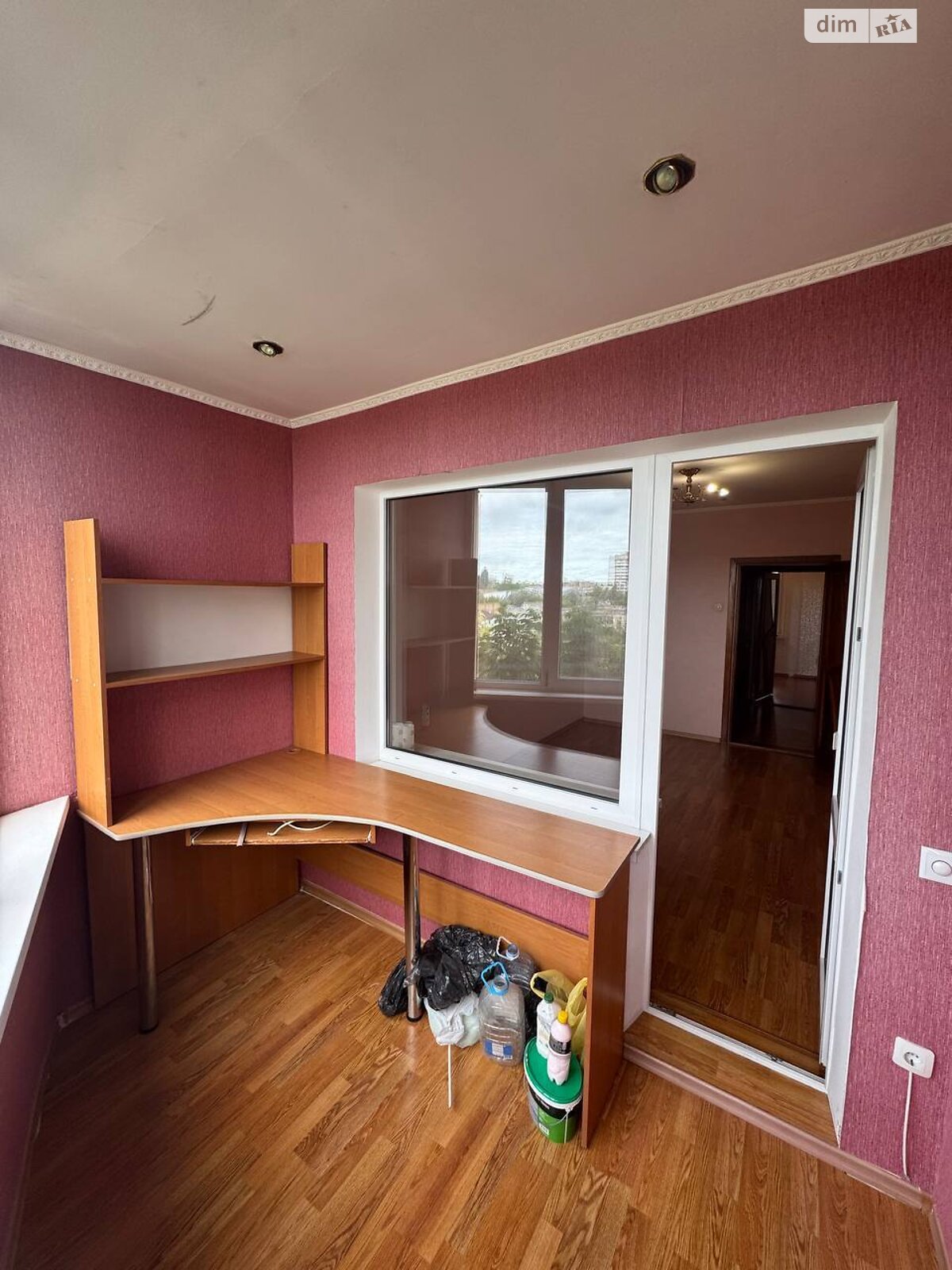 Продаж трикімнатної квартири в Одесі, на вул. Середня 61, район Молдаванка фото 1 Продаж трикімнатної квартири в Одесі, на вул. Середня 61, район Молдаванка фото 1