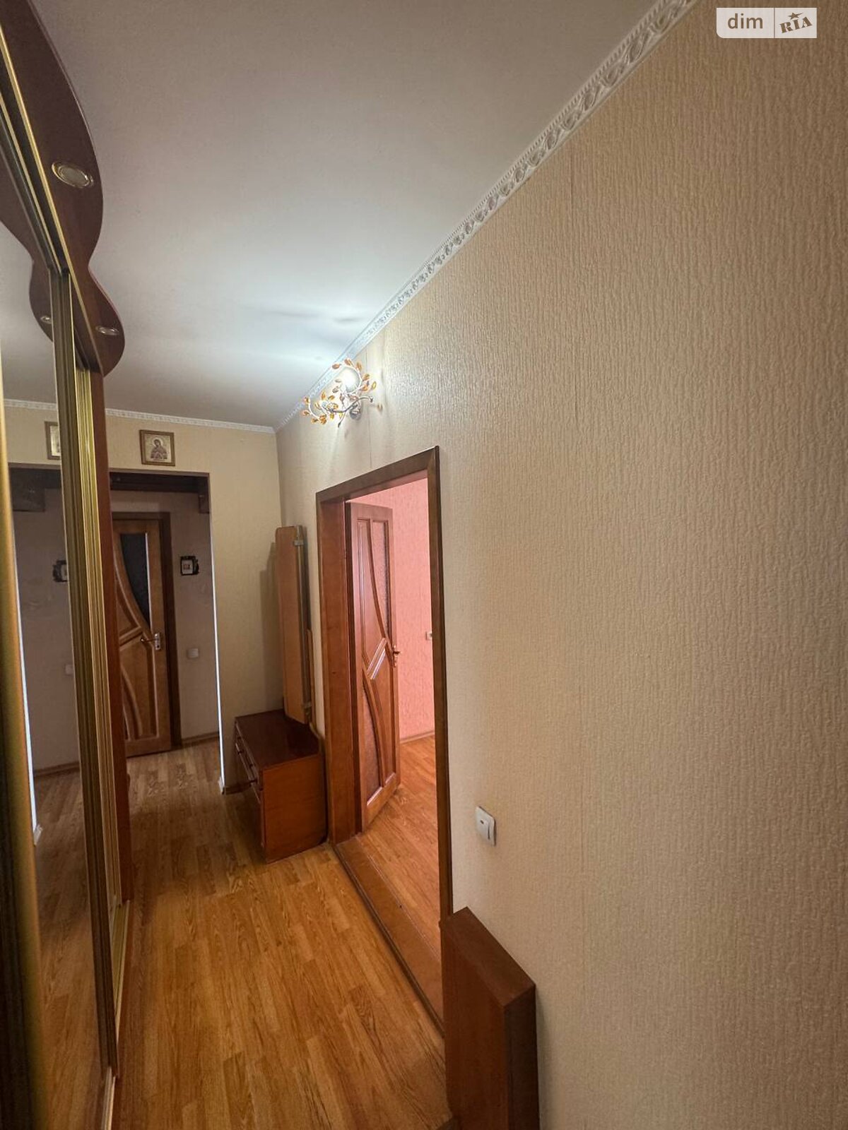 Продаж трикімнатної квартири в Одесі, на вул. Середня 61, район Молдаванка фото 1 Продаж трикімнатної квартири в Одесі, на вул. Середня 61, район Молдаванка фото 1