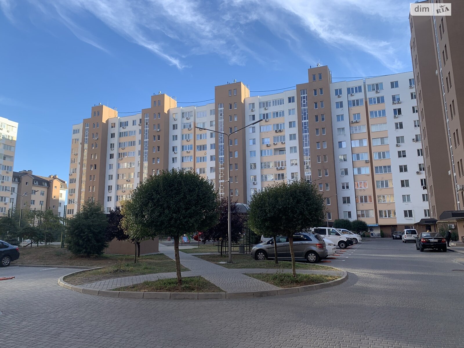 Продажа трехкомнатной квартиры в Одессе, на ул. Академика Сахарова, район Пересыпский фото 1 Продажа трехкомнатной квартиры в Одессе, на ул. Академика Сахарова, район Пересыпский фото 1