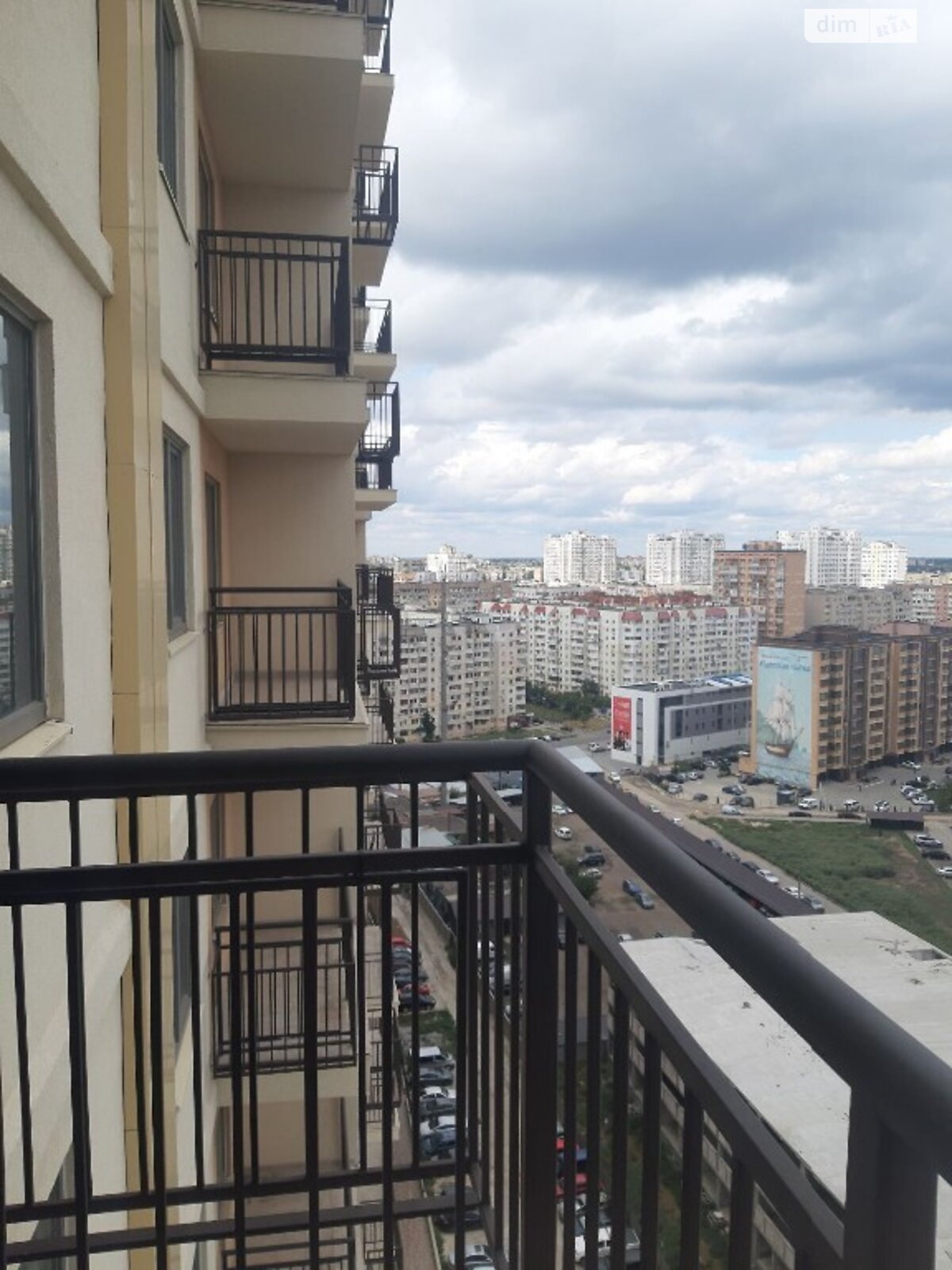 Продажа трехкомнатной квартиры в Одессе, на ул. Академика Сахарова 3, кв. 888, район Пересыпский фото 1