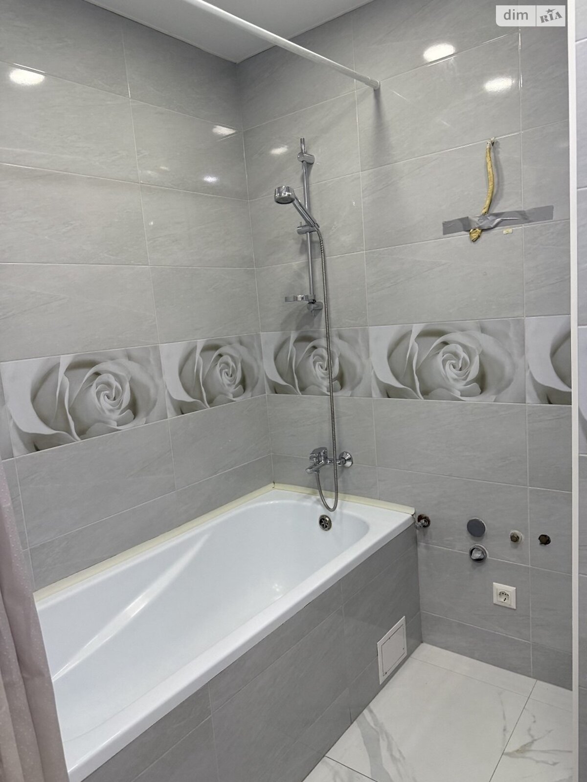 Продажа трехкомнатной квартиры в Одессе, на ул. Академика Сахарова, кв. 75, район Пересыпский фото 1 Продажа трехкомнатной квартиры в Одессе, на ул. Академика Сахарова, кв. 75, район Пересыпский фото 1