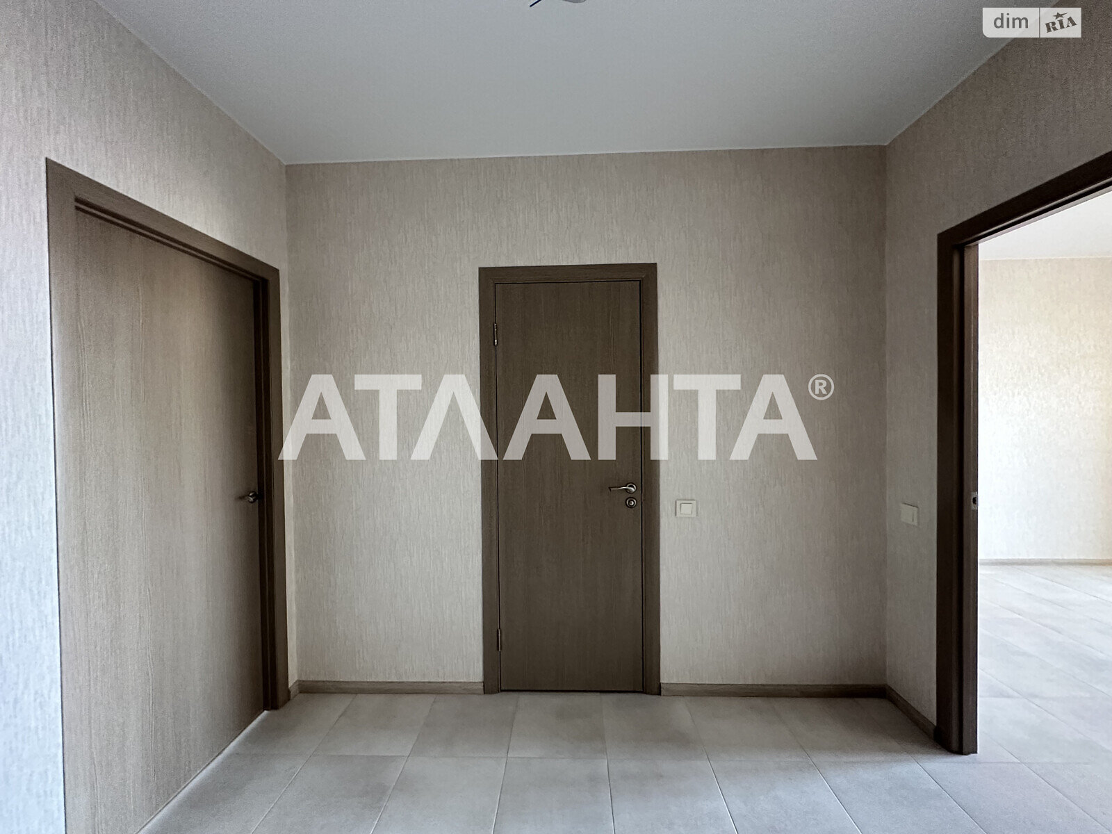 Продажа трехкомнатной квартиры в Одессе, на ул. Виталия Нестеренко, район Пересыпский фото 1 Продажа трехкомнатной квартиры в Одессе, на ул. Виталия Нестеренко, район Пересыпский фото 1