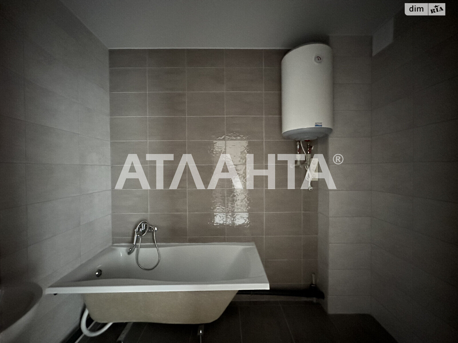 Продажа трехкомнатной квартиры в Одессе, на ул. Виталия Нестеренко, район Пересыпский фото 1 Продажа трехкомнатной квартиры в Одессе, на ул. Виталия Нестеренко, район Пересыпский фото 1
