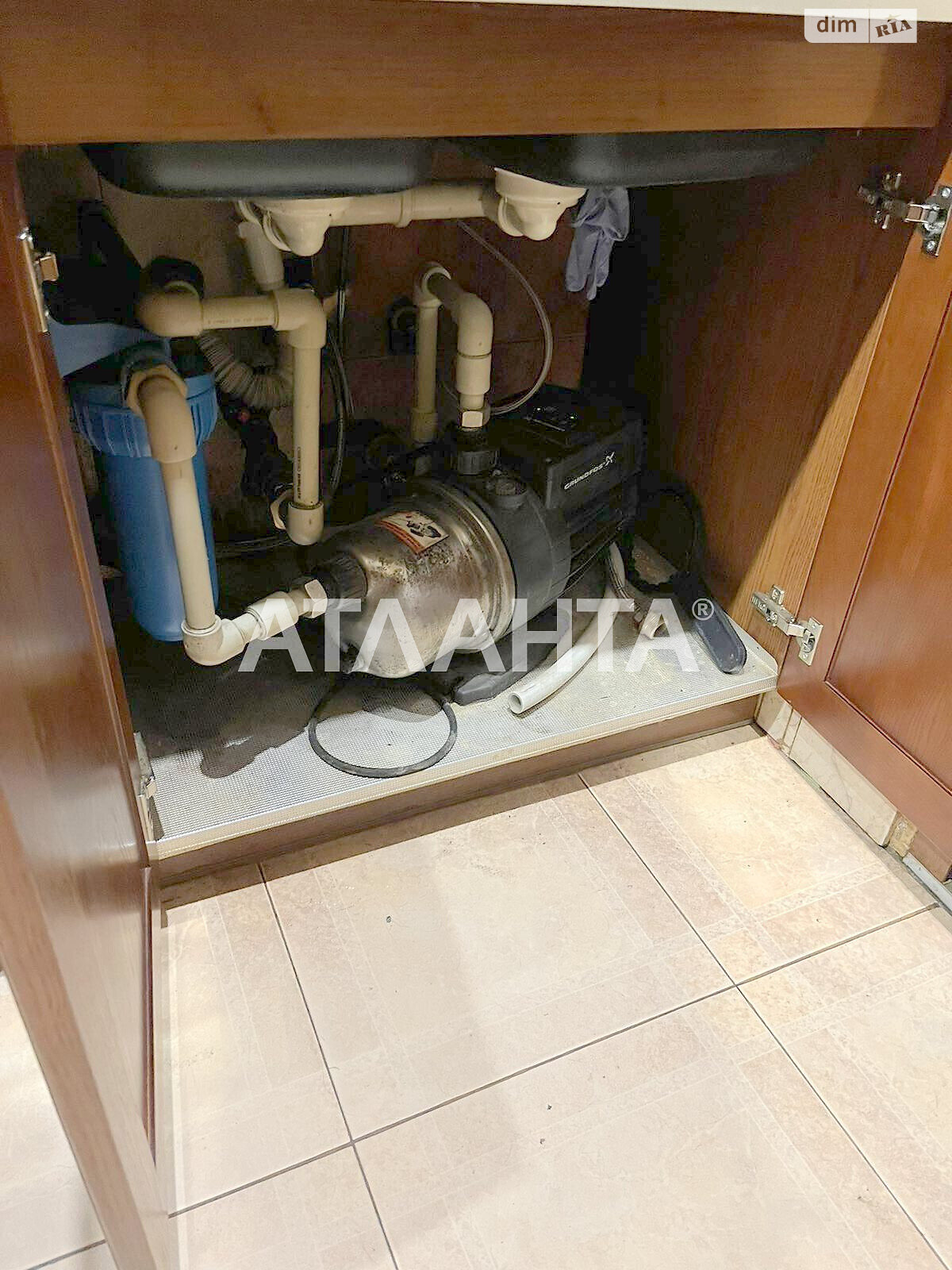 Продажа пятикомнатной квартиры в Одессе, на ул. Атамана Головатого, район Пересыпский фото 1 Продажа пятикомнатной квартиры в Одессе, на ул. Атамана Головатого, район Пересыпский фото 1