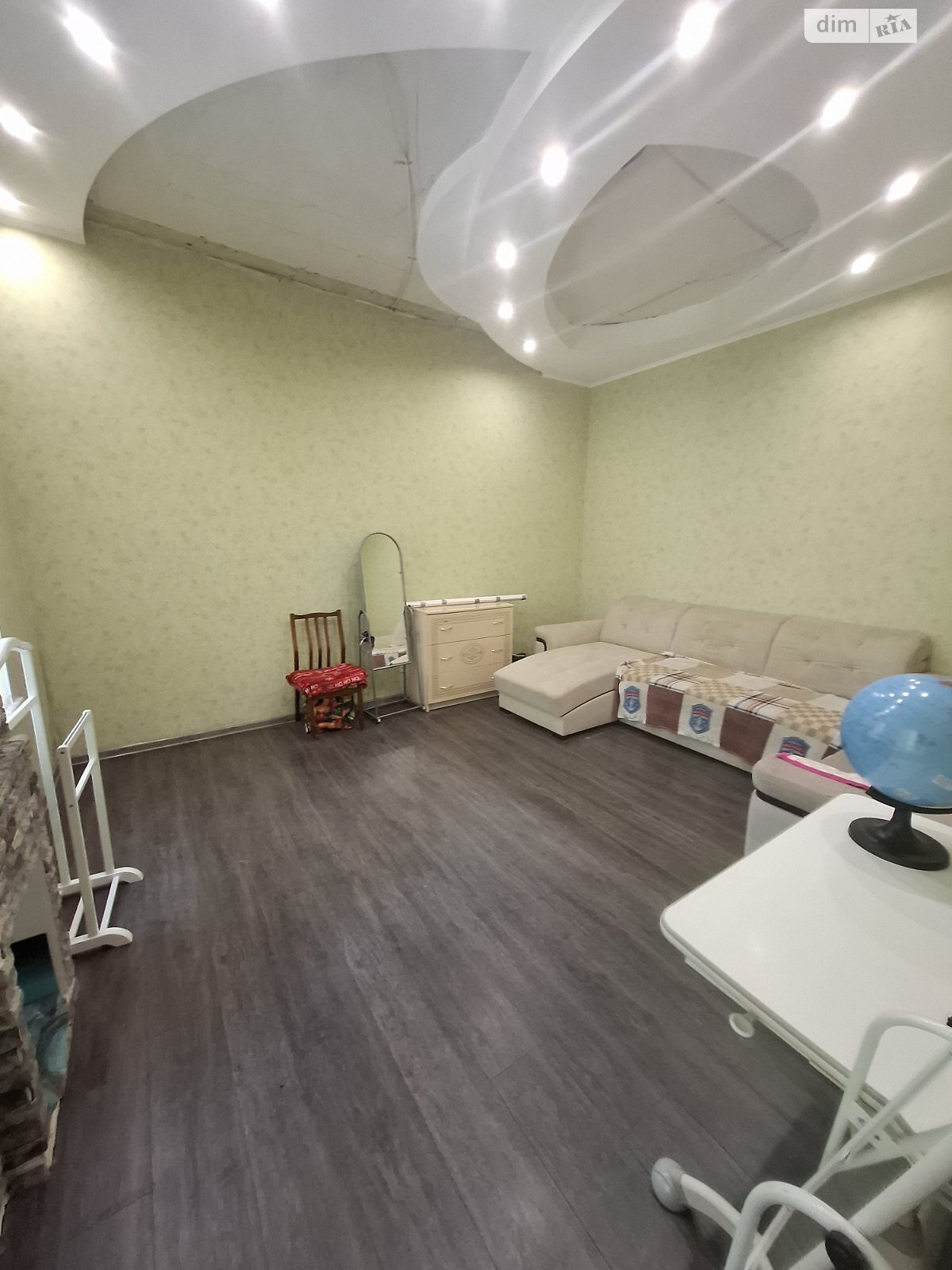 Продажа трехкомнатной квартиры в Одессе, на ул. Черноморского казачества, район Пересыпский фото 1 Продажа трехкомнатной квартиры в Одессе, на ул. Черноморского казачества, район Пересыпский фото 1