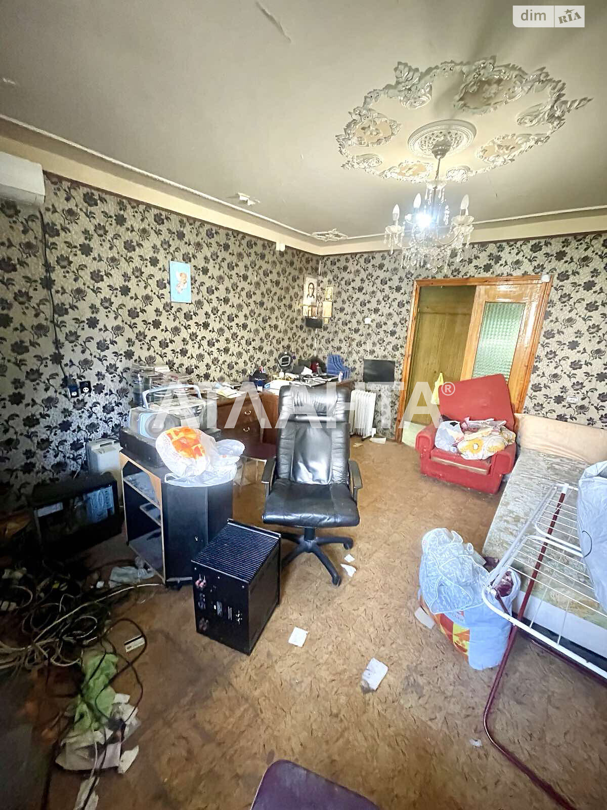 Продаж трикімнатної квартири в Одесі, на просп. Князя Володимира Великого, район Пересипський фото 1 Продаж трикімнатної квартири в Одесі, на просп. Князя Володимира Великого, район Пересипський фото 1