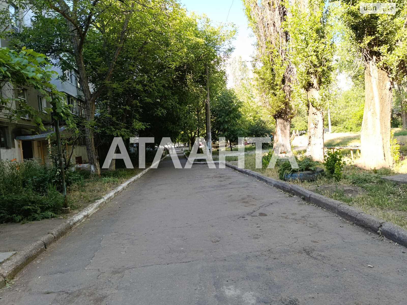 Продаж трикімнатної квартири в Одесі, на вул. Жоліо-Кюрі, район Пересипський фото 1 Продаж трикімнатної квартири в Одесі, на вул. Жоліо-Кюрі, район Пересипський фото 1