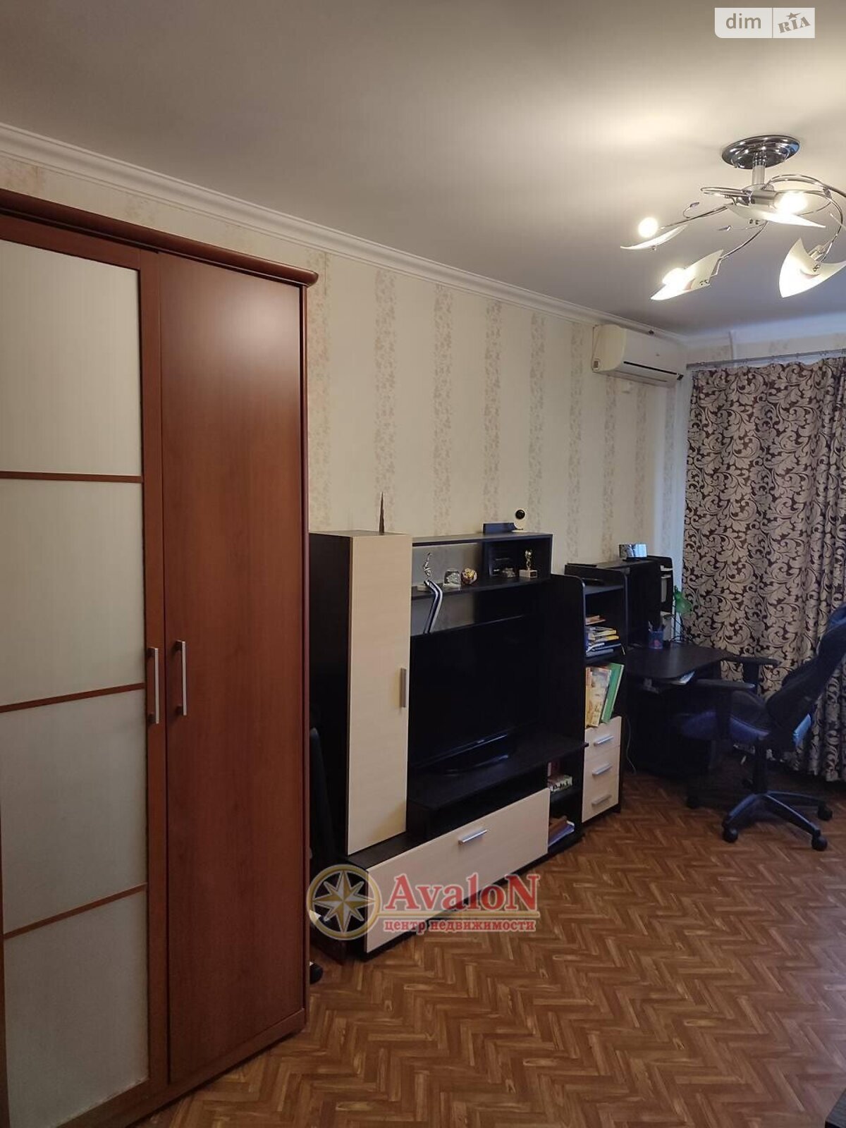 Продажа трехкомнатной квартиры в Одессе, на ул. Махачкалинская 6, район Пересыпский фото 1