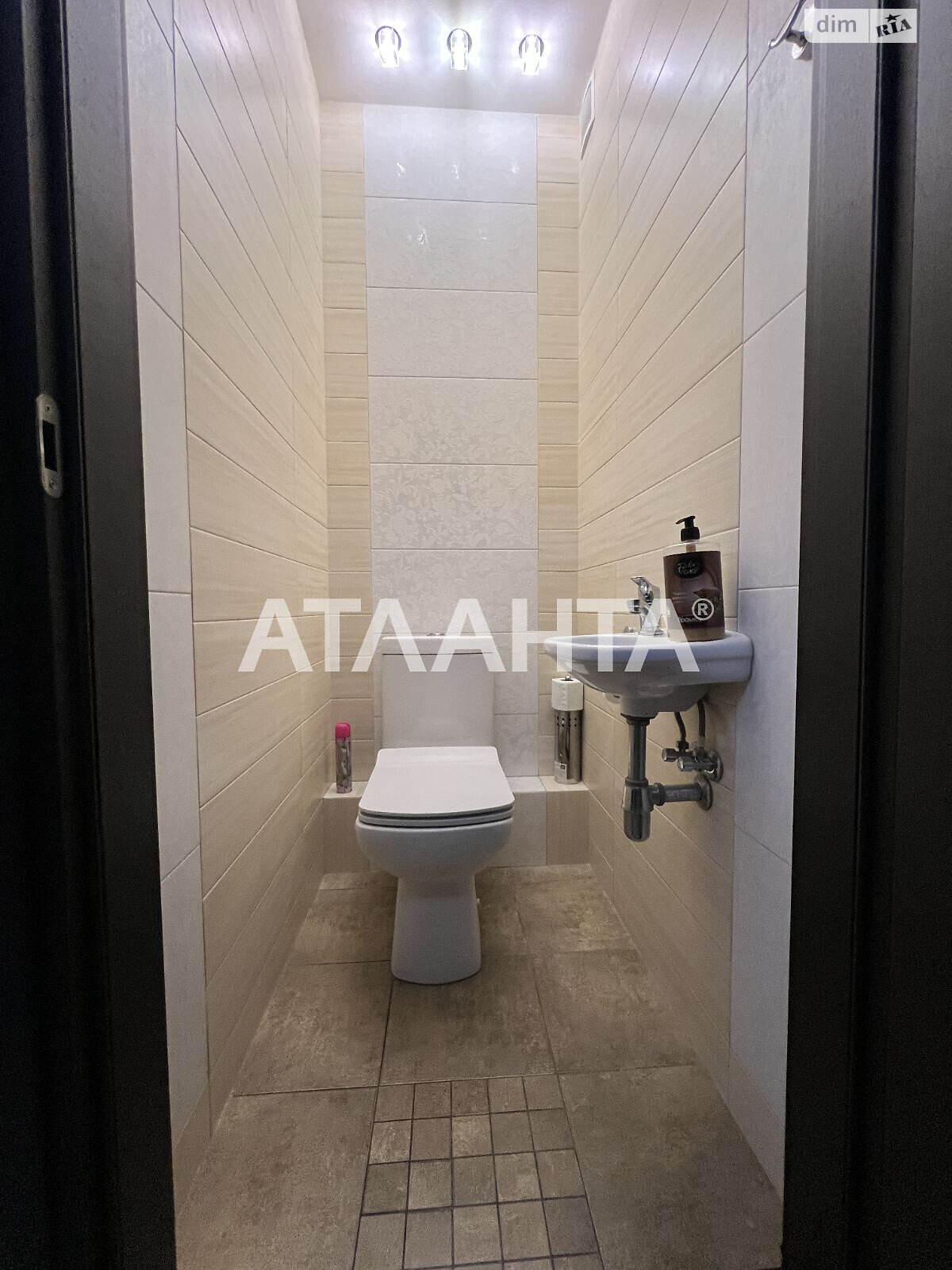 Продажа трехкомнатной квартиры в Одессе, на ул. Марсельская, район Пересыпский фото 1 Продажа трехкомнатной квартиры в Одессе, на ул. Марсельская, район Пересыпский фото 1