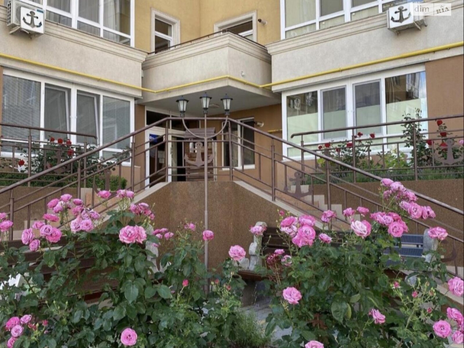 Продажа четырехкомнатной квартиры в Одессе, на ул. Владислава Бувалкина, район Пересыпский фото 1