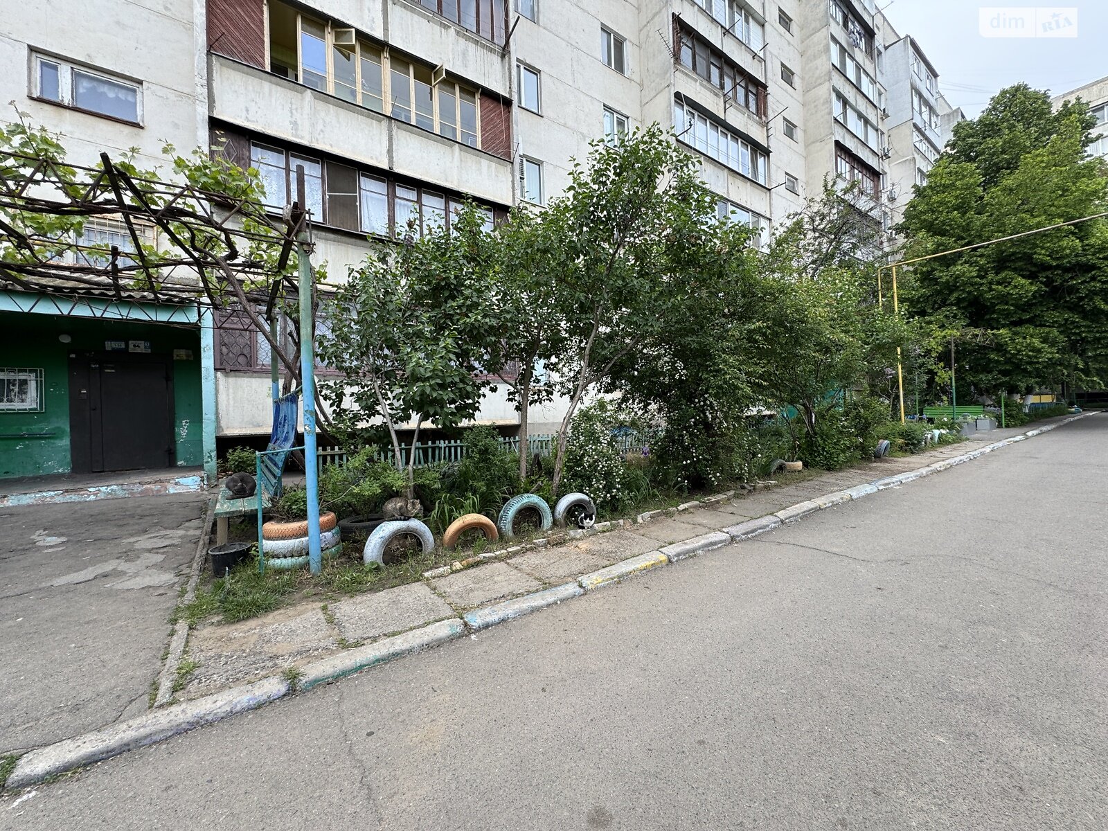 Продаж трикімнатної квартири в Одесі, на вул. Жоліо-Кюрі 64, район Містечко Котовського фото 1 Продаж трикімнатної квартири в Одесі, на вул. Жоліо-Кюрі 64, район Містечко Котовського фото 1