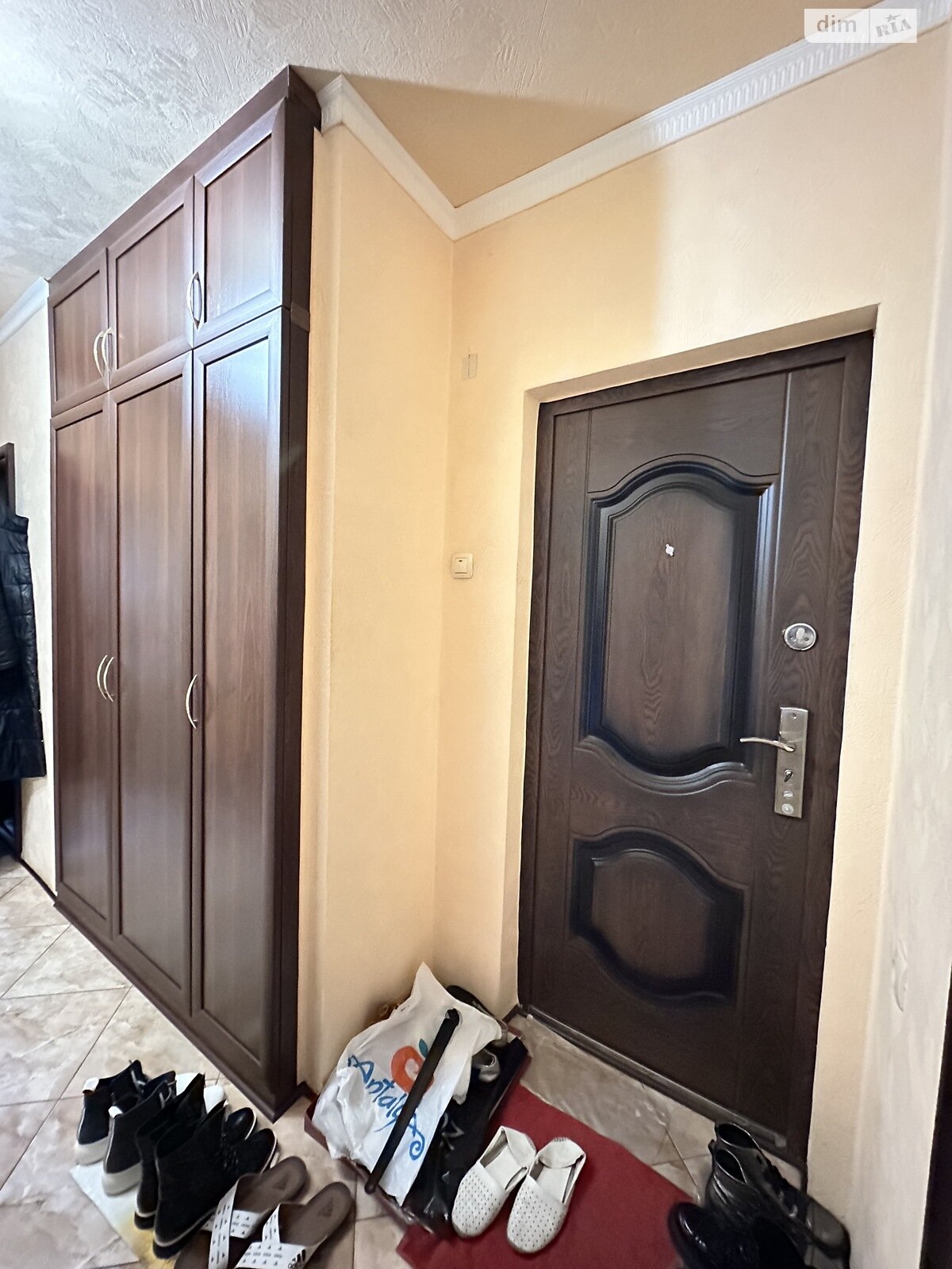 Продажа трехкомнатной квартиры в Одессе, на ул. Марсельская, район Пересыпский фото 1 Продажа трехкомнатной квартиры в Одессе, на ул. Марсельская, район Пересыпский фото 1