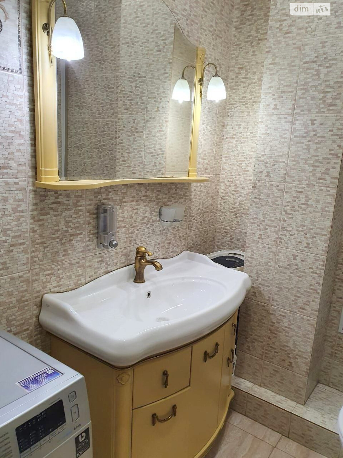 Продажа трехкомнатной квартиры в Одессе, на ул. Армейская 8В, район Приморский фото 1 Продажа трехкомнатной квартиры в Одессе, на ул. Армейская 8В, район Приморский фото 1