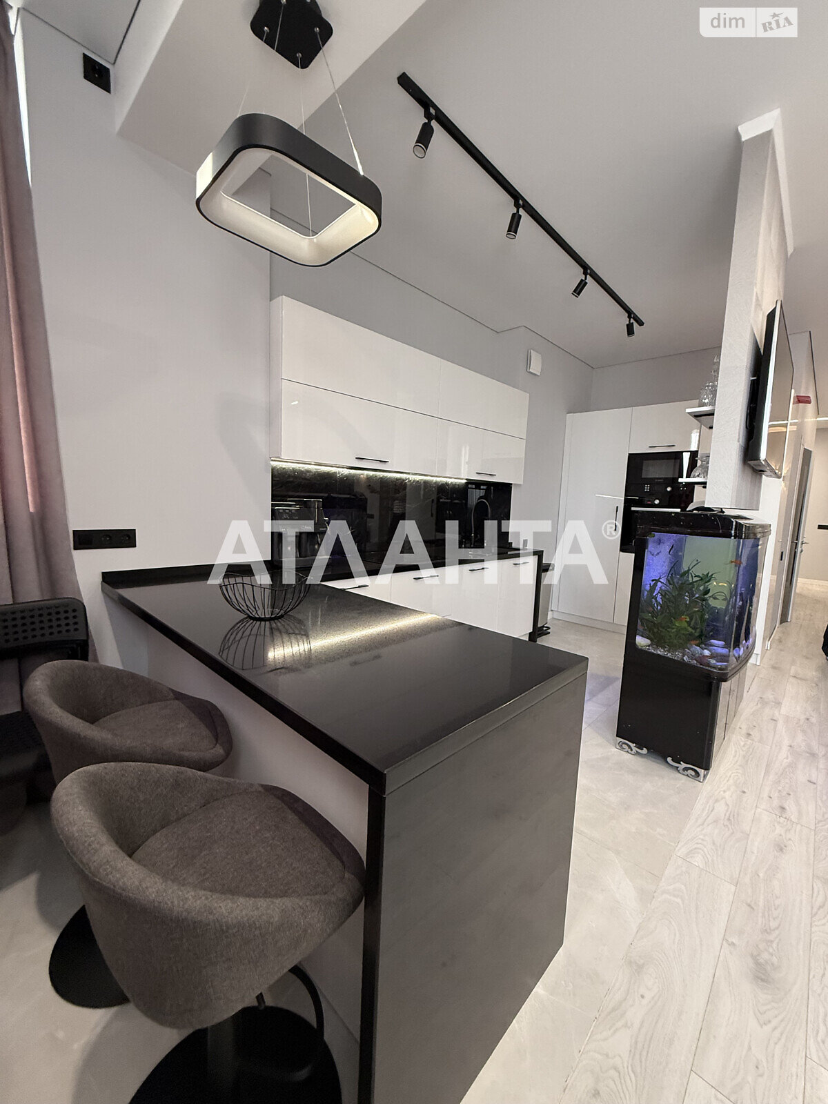 Продажа трехкомнатной квартиры в Одессе, на ул. Армейская, район Приморский фото 1 Продажа трехкомнатной квартиры в Одессе, на ул. Армейская, район Приморский фото 1
