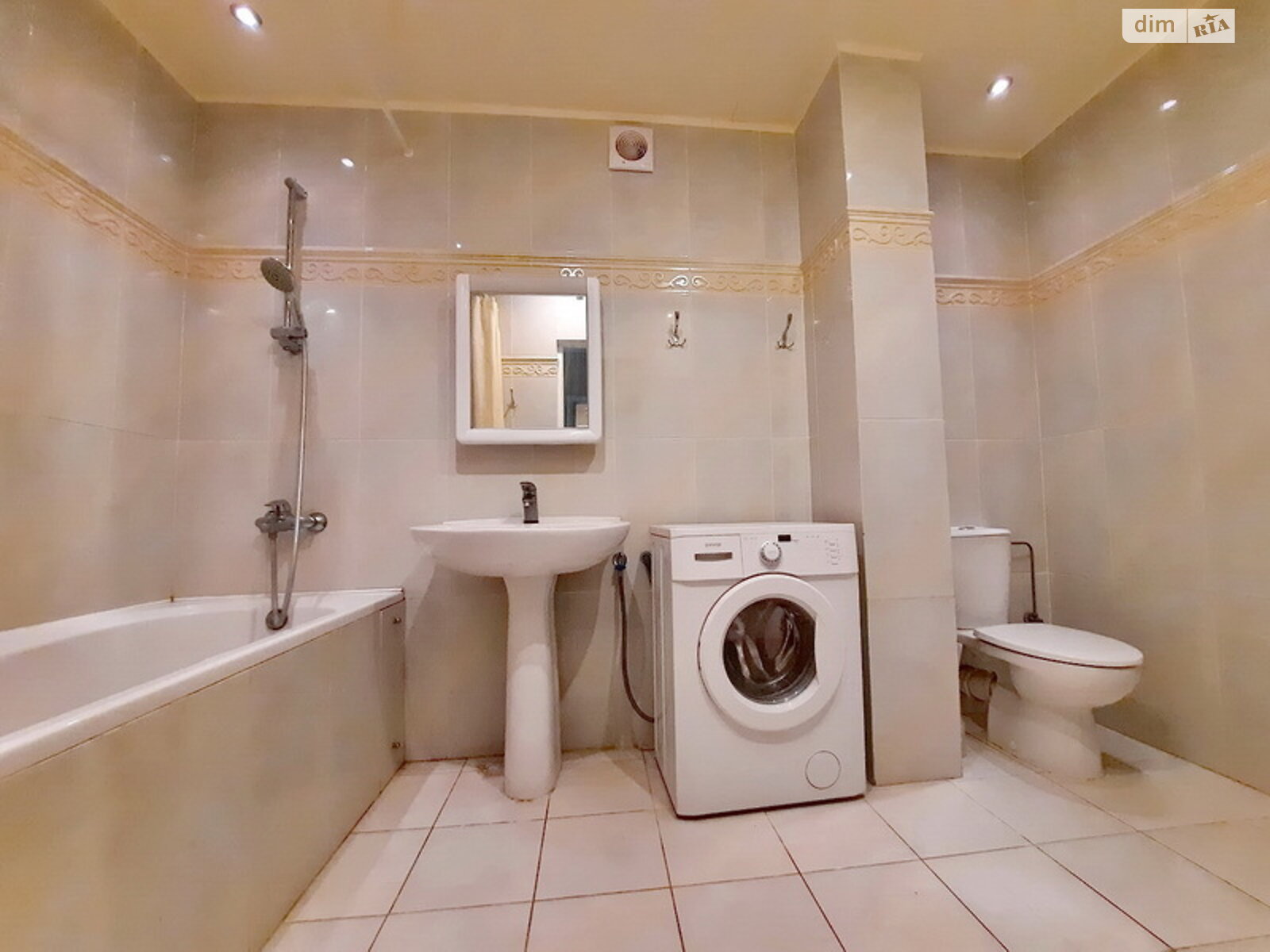 Продажа трехкомнатной квартиры в Одессе, на ул. Армейская 23, район Приморский фото 1 Продажа трехкомнатной квартиры в Одессе, на ул. Армейская 23, район Приморский фото 1