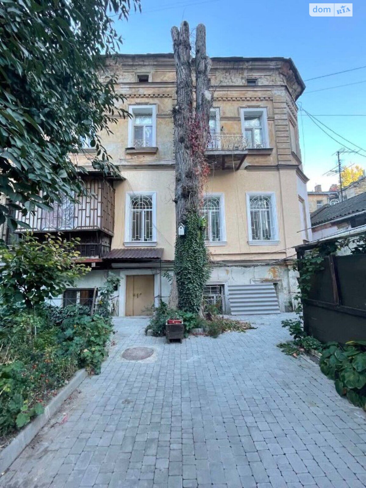 Продаж чотирикімнатної квартири в Одесі, на вул. Базарна, район Приморський фото 1 Продаж чотирикімнатної квартири в Одесі, на вул. Базарна, район Приморський фото 1