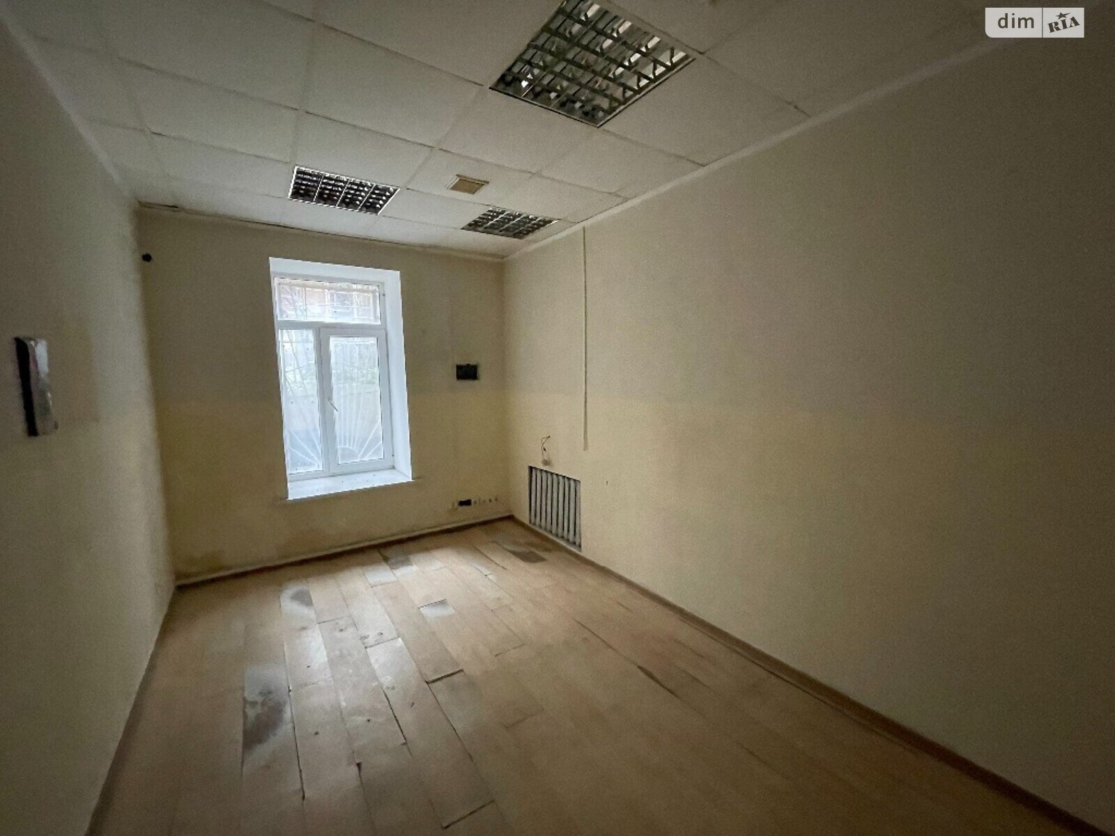 Продаж чотирикімнатної квартири в Одесі, на вул. Базарна, район Приморський фото 1 Продаж чотирикімнатної квартири в Одесі, на вул. Базарна, район Приморський фото 1