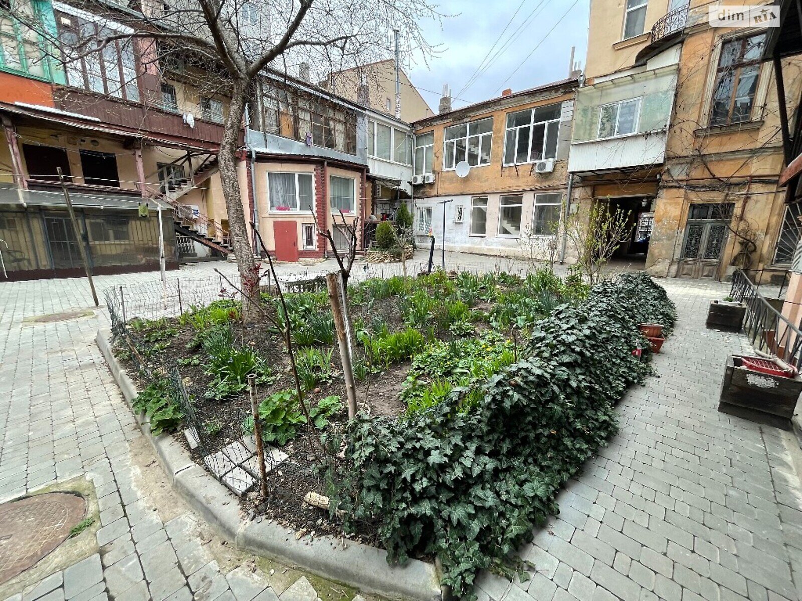 Продаж чотирикімнатної квартири в Одесі, на вул. Базарна, район Приморський фото 1 Продаж чотирикімнатної квартири в Одесі, на вул. Базарна, район Приморський фото 1