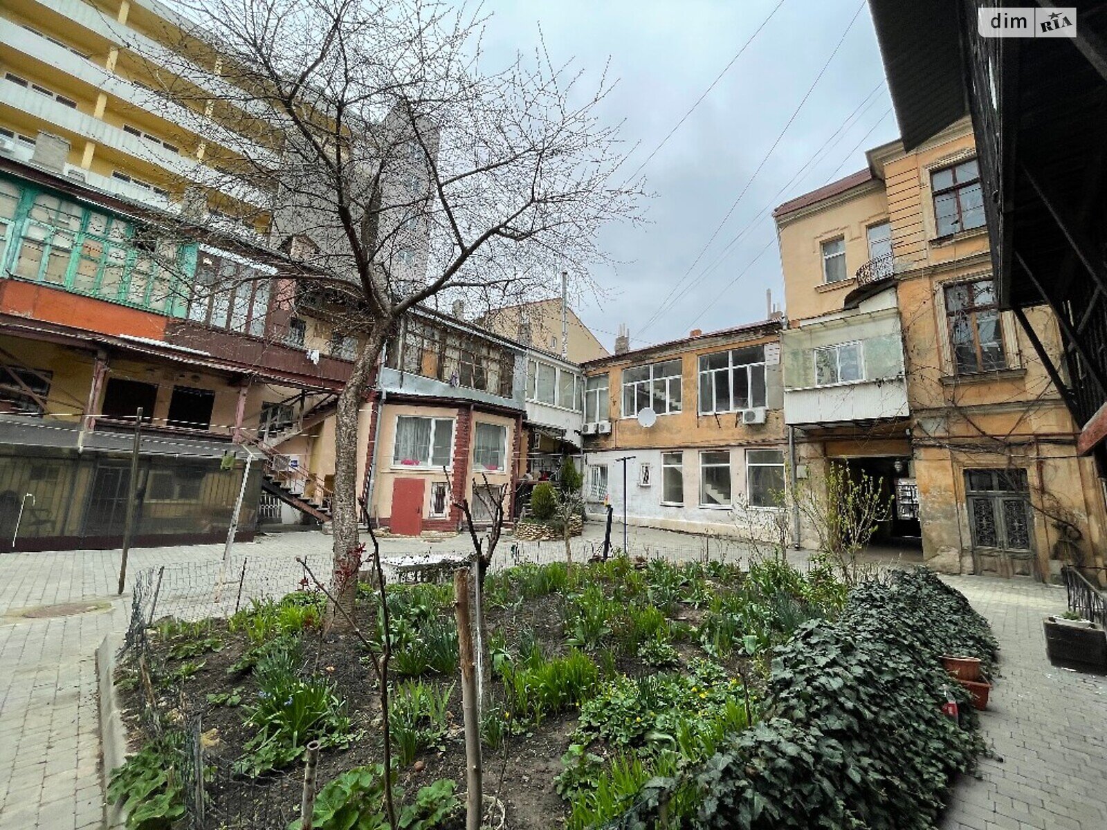 Продаж чотирикімнатної квартири в Одесі, на вул. Базарна, район Приморський фото 1 Продаж чотирикімнатної квартири в Одесі, на вул. Базарна, район Приморський фото 1