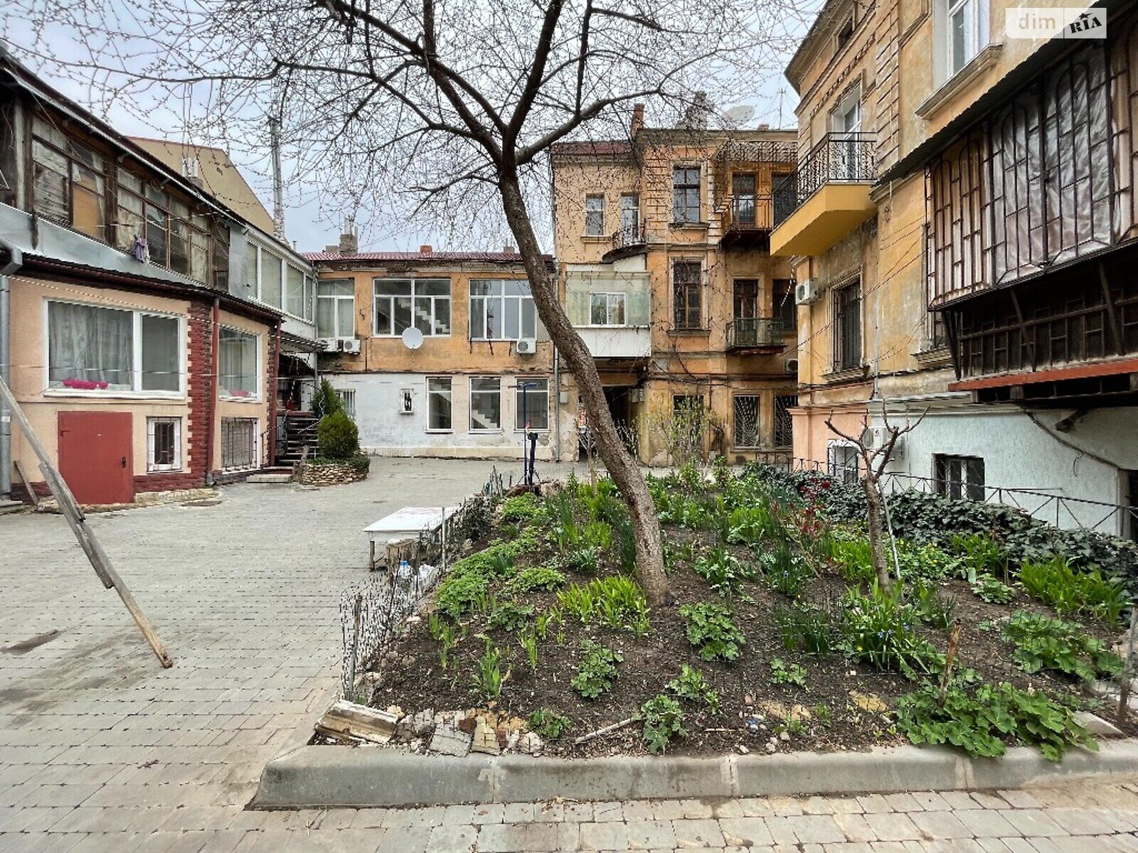 Продаж чотирикімнатної квартири в Одесі, на вул. Базарна, район Приморський фото 1 Продаж чотирикімнатної квартири в Одесі, на вул. Базарна, район Приморський фото 1