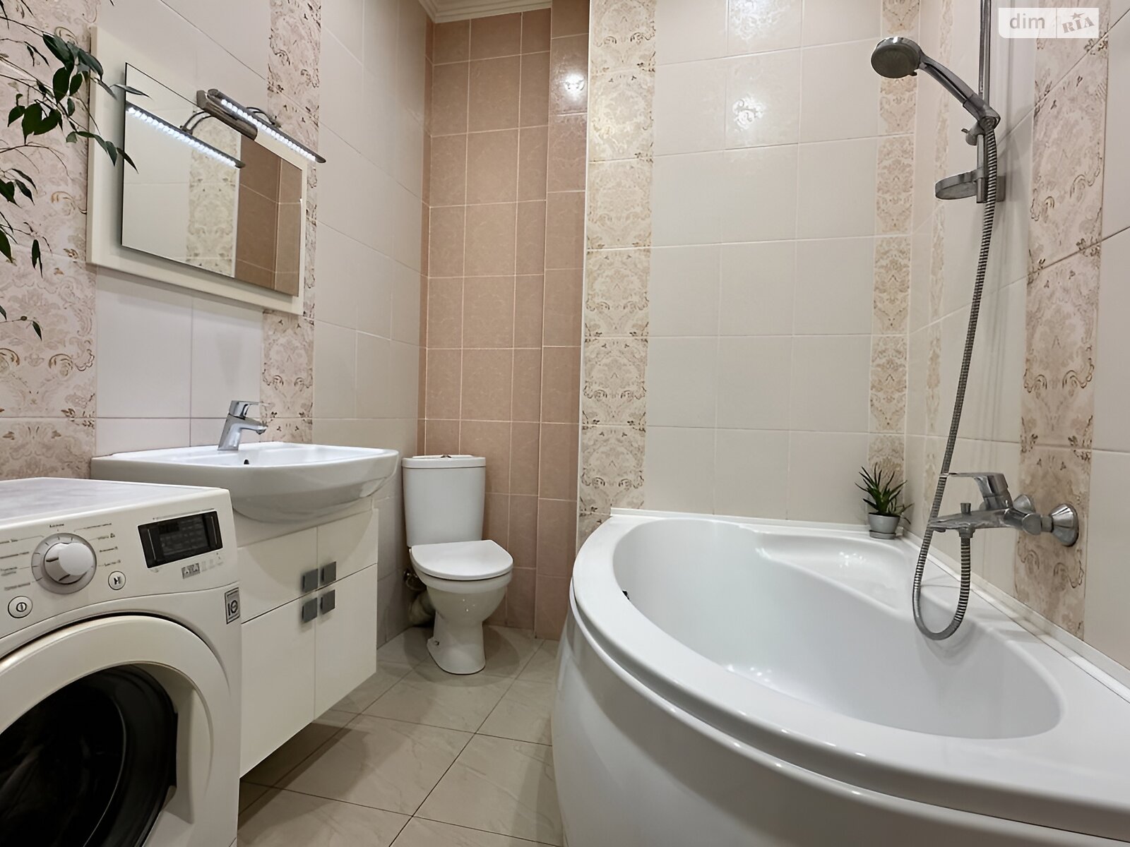 Продажа трехкомнатной квартиры в Одессе, на ул. Базарная, район Приморский фото 1 Продажа трехкомнатной квартиры в Одессе, на ул. Базарная, район Приморский фото 1