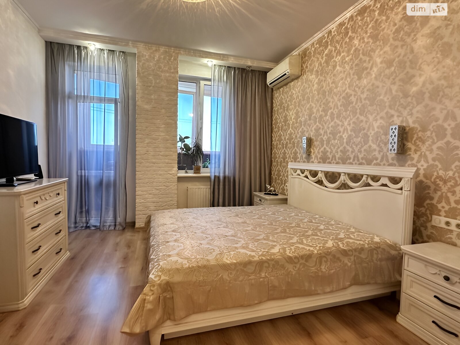 Продажа трехкомнатной квартиры в Одессе, на ул. Базарная, район Приморский фото 1 Продажа трехкомнатной квартиры в Одессе, на ул. Базарная, район Приморский фото 1