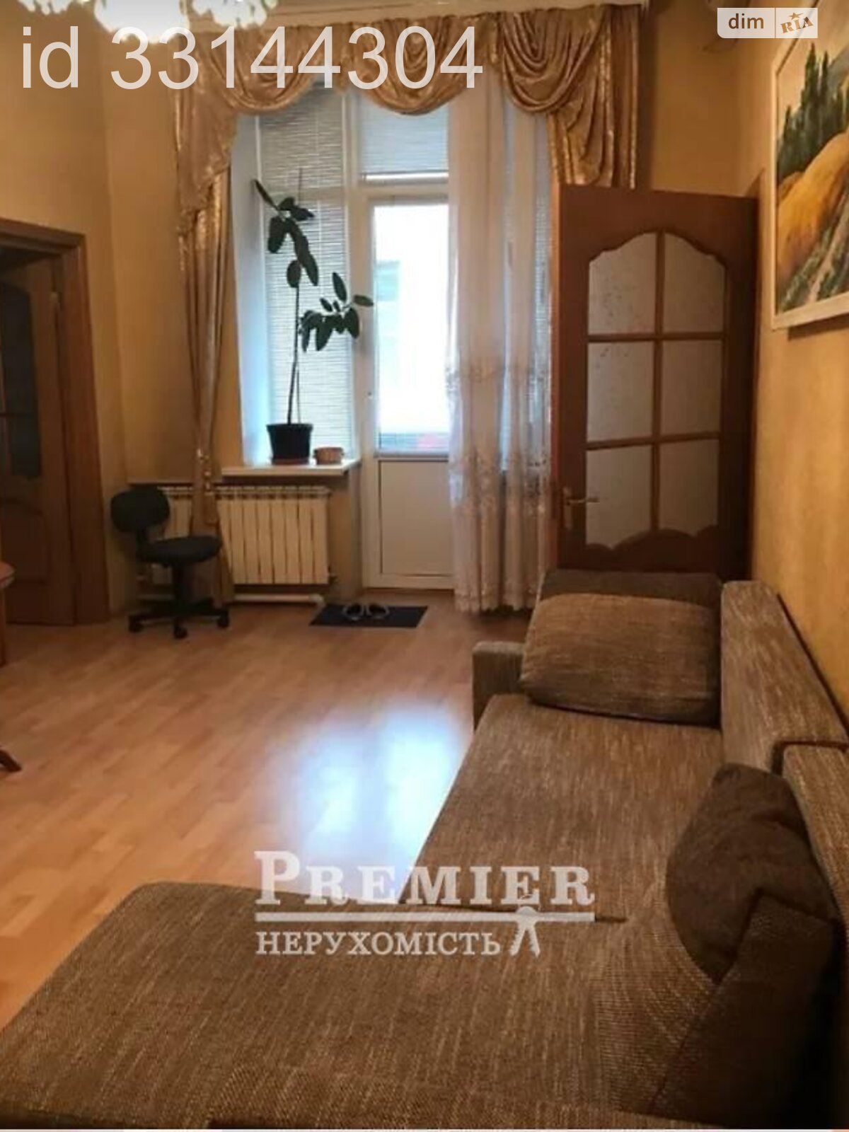Продаж трикімнатної квартири в Одесі, на вул. Базарна, район Приморський фото 1 Продаж трикімнатної квартири в Одесі, на вул. Базарна, район Приморський фото 1