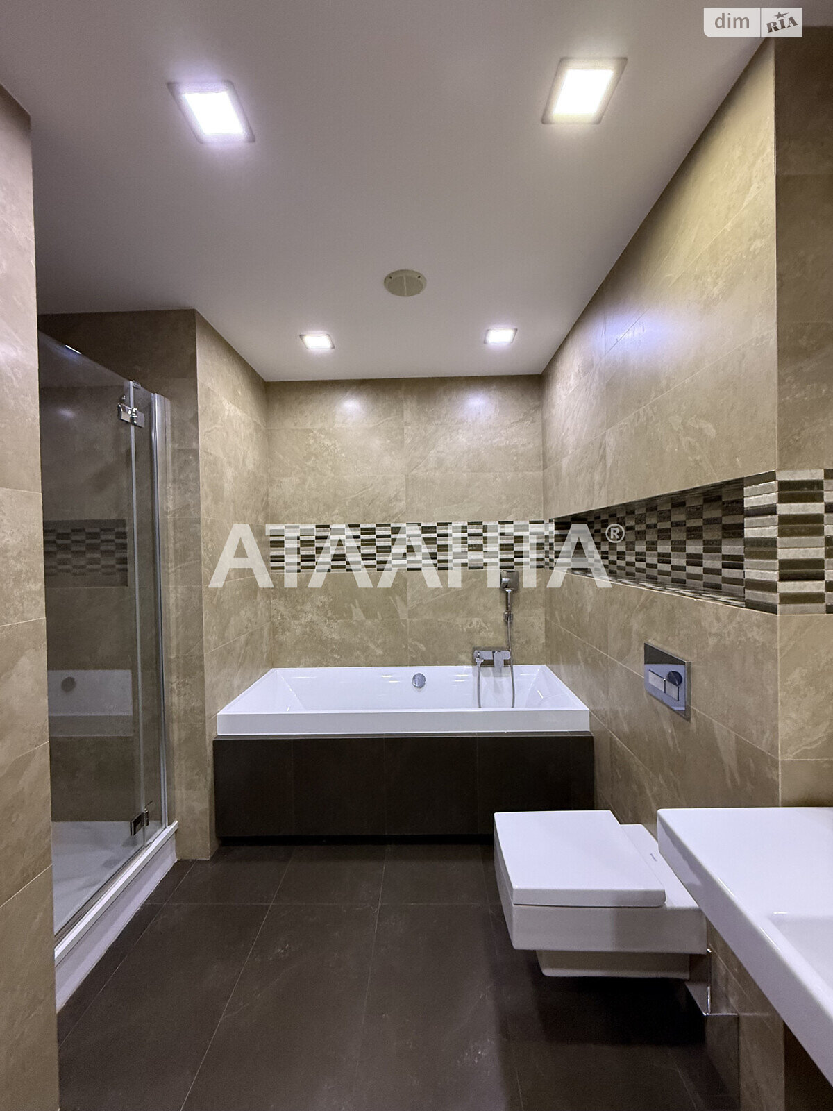 Продаж двокімнатної квартири в Одесі, на вул. Базарна 5/2, район Приморський фото 1 Продаж двокімнатної квартири в Одесі, на вул. Базарна 5/2, район Приморський фото 1