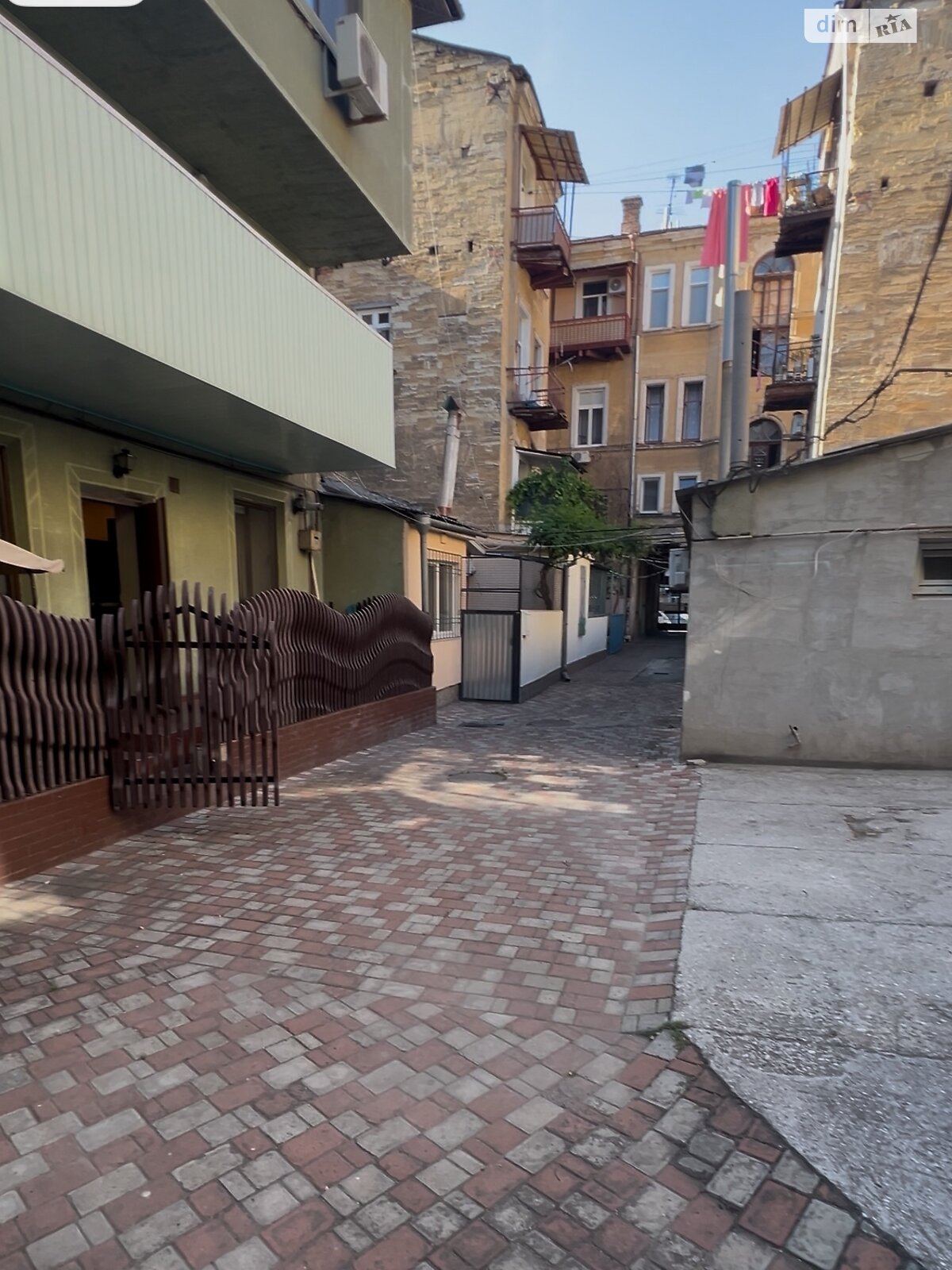 Продаж чотирикімнатної квартири в Одесі, на вул. Базарна, район Приморський фото 1 Продаж чотирикімнатної квартири в Одесі, на вул. Базарна, район Приморський фото 1