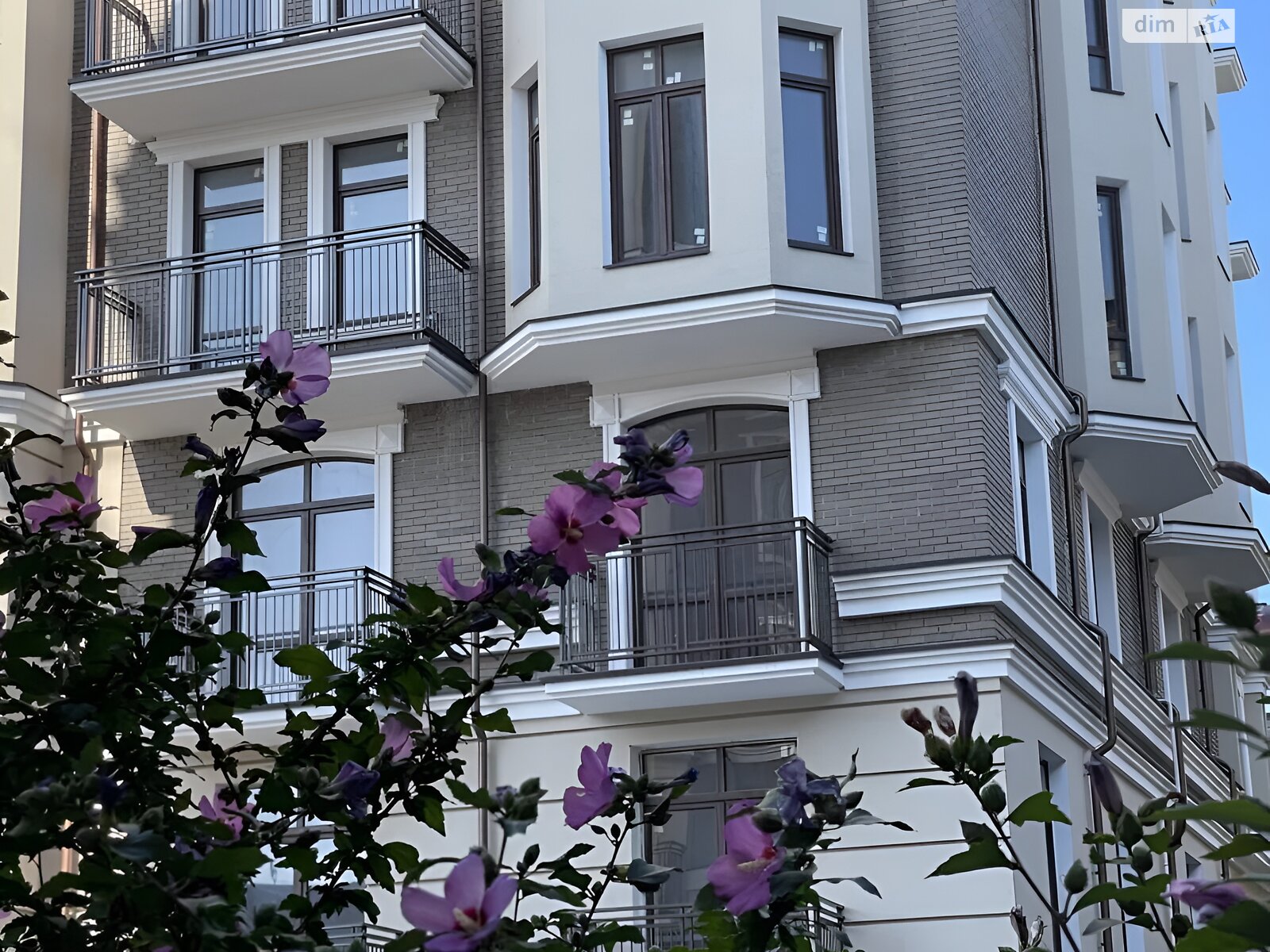 Продаж трикімнатної квартири в Одесі, на вул. Бориса Літвака 9, район Приморський фото 1 Продаж трикімнатної квартири в Одесі, на вул. Бориса Літвака 9, район Приморський фото 1