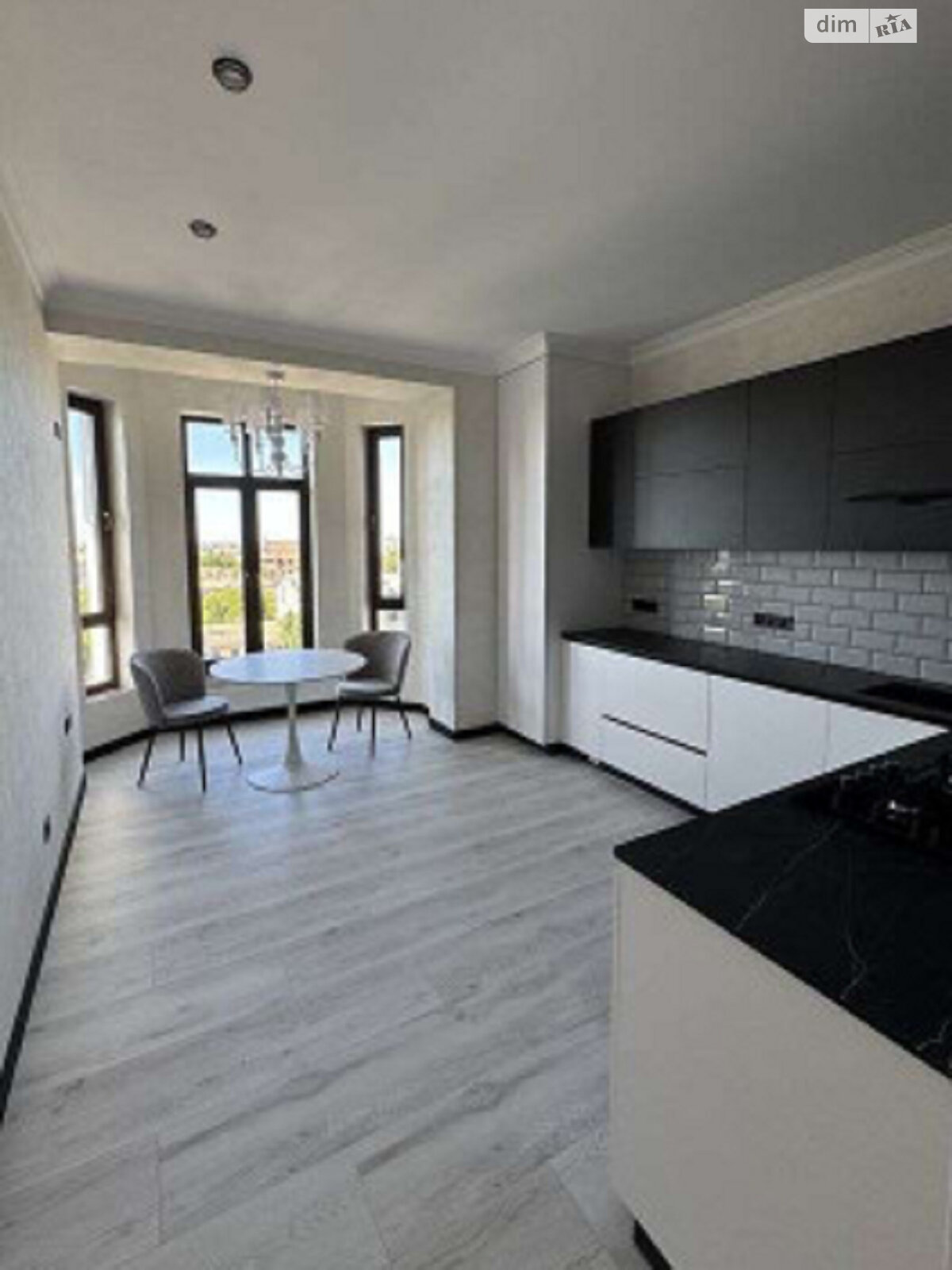 Продажа трехкомнатной квартиры в Одессе, на ул. Бориса Литвака 9, район Приморский фото 1