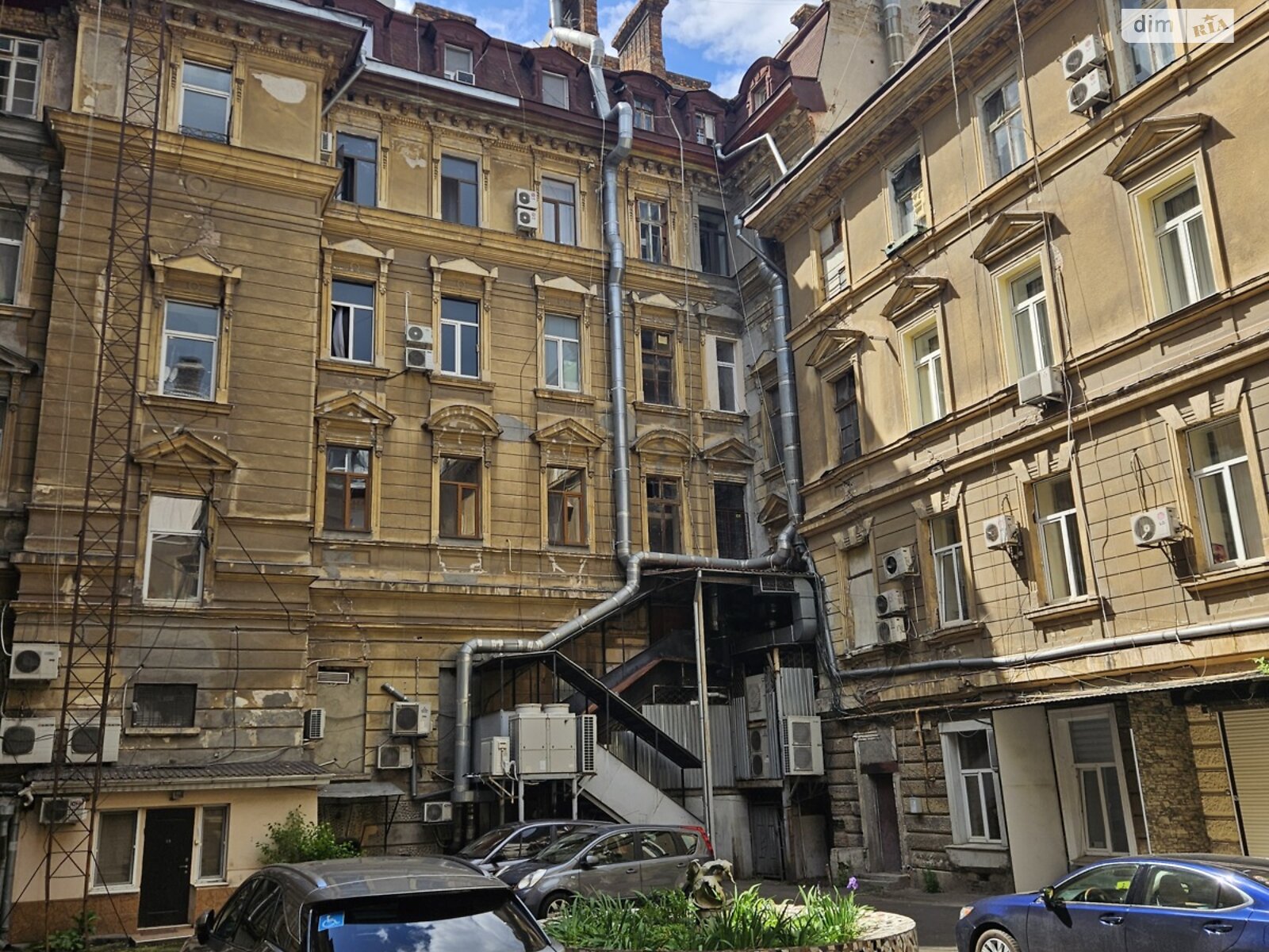 Продажа трехкомнатной квартиры в Одессе, на ул. Дерибасовская, район Приморский фото 1 Продажа трехкомнатной квартиры в Одессе, на ул. Дерибасовская, район Приморский фото 1