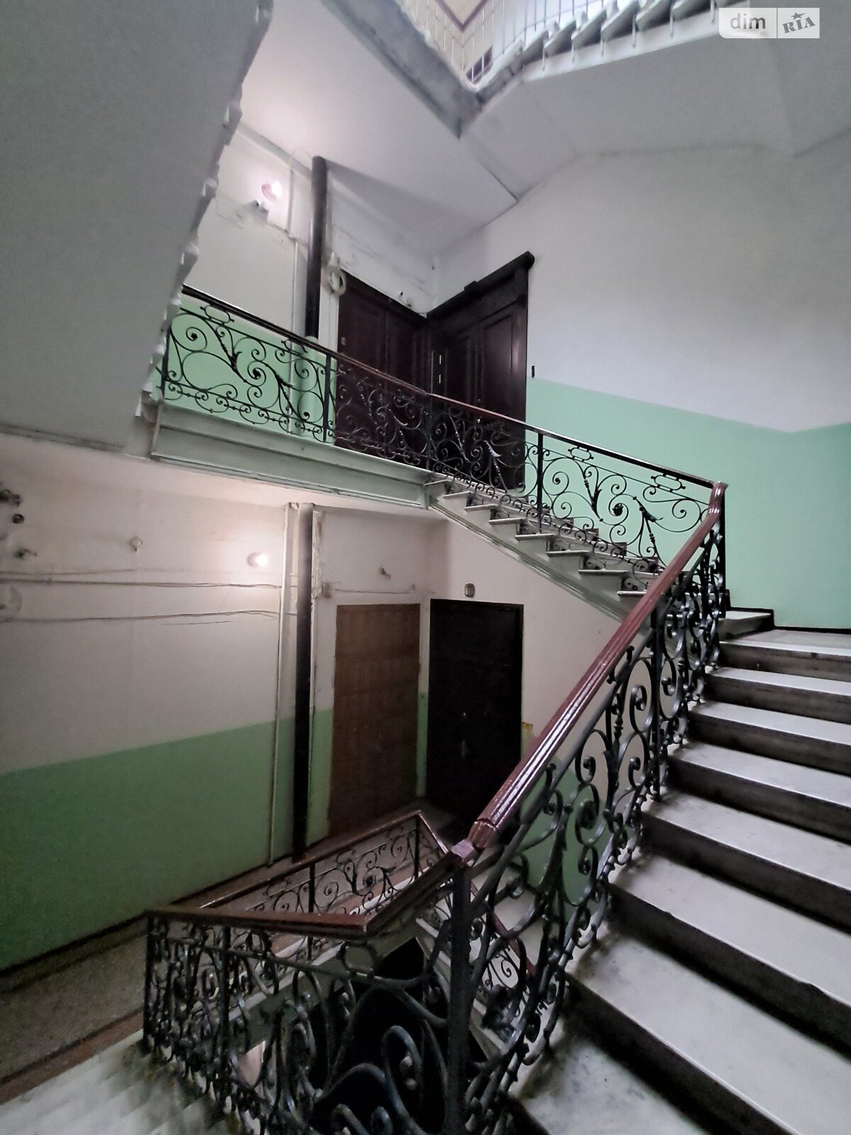 Продаж трикімнатної квартири в Одесі, на вул. Дерибасівська, район Приморський фото 1 Продаж трикімнатної квартири в Одесі, на вул. Дерибасівська, район Приморський фото 1