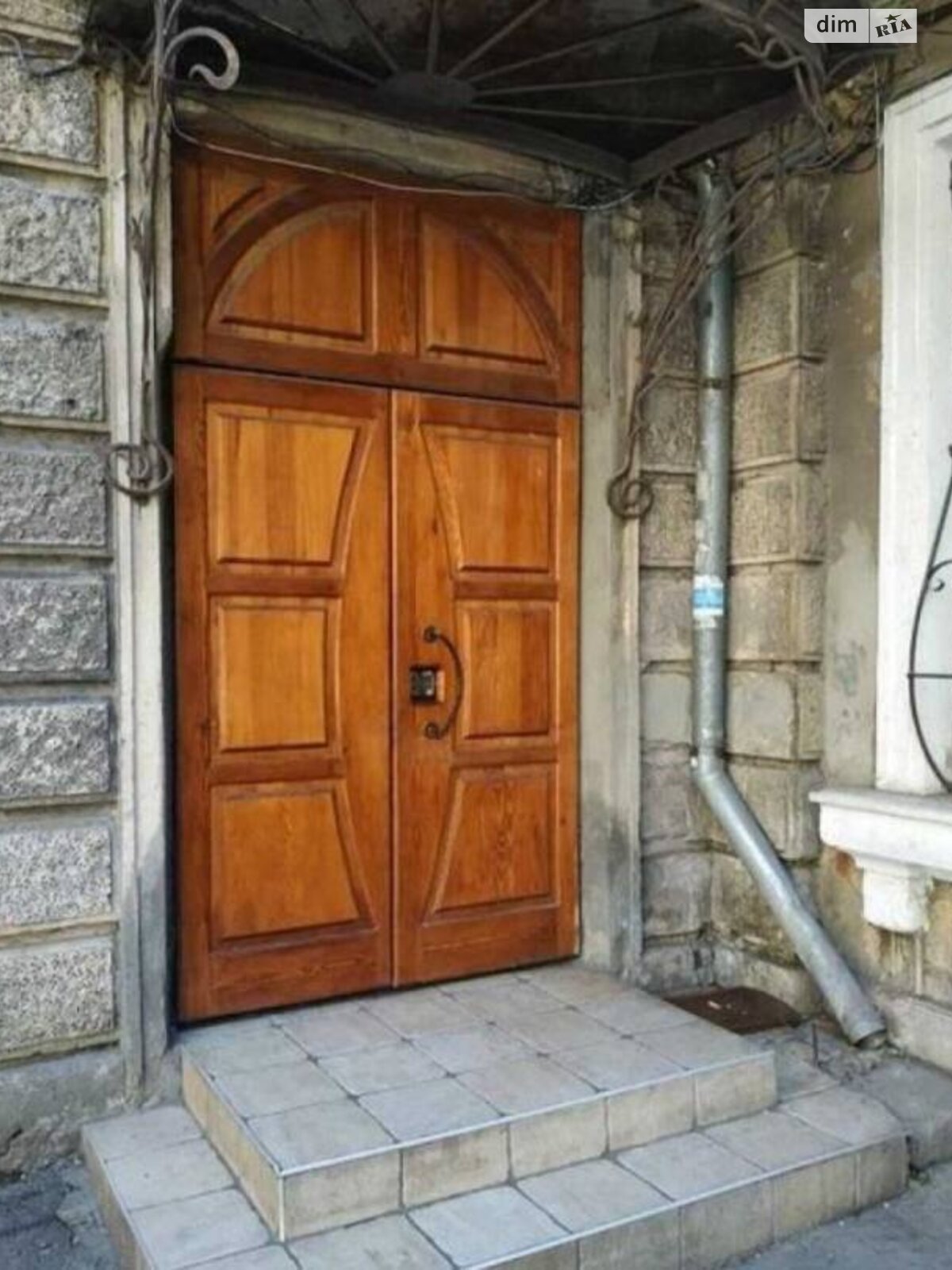 Продаж трикімнатної квартири в Одесі, на вул. Дерибасівська, район Приморський фото 1 Продаж трикімнатної квартири в Одесі, на вул. Дерибасівська, район Приморський фото 1